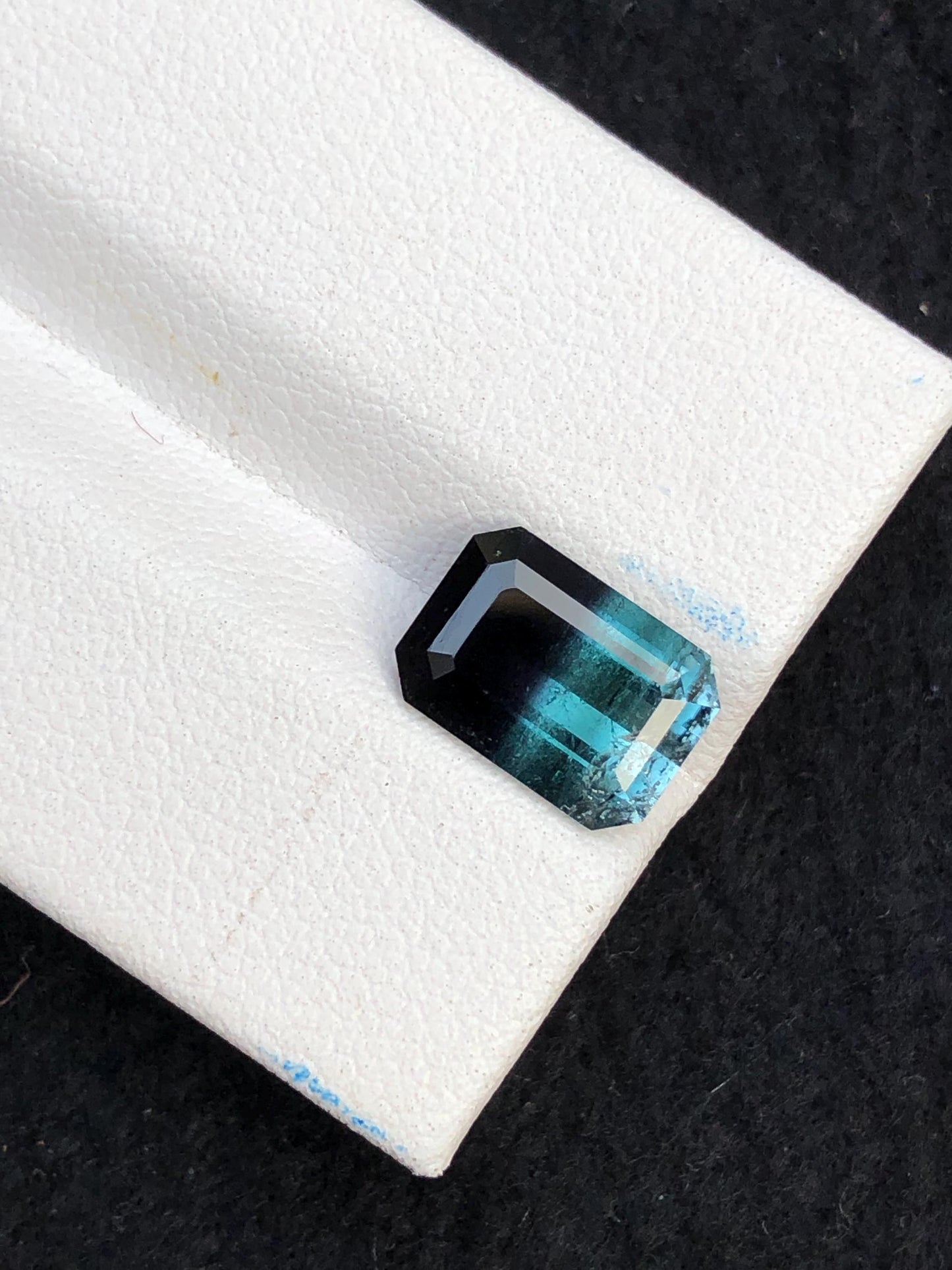 3.25 ct faceted bi colour tourmaline dimension:10*7*5mm