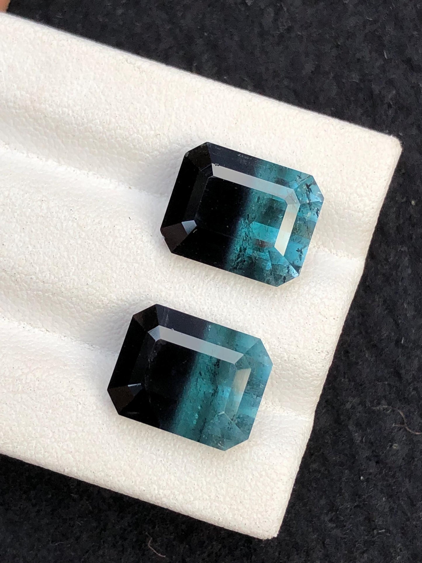 11.70 ct faceted bi colour tourmaline pair dimension:11*8*7mm