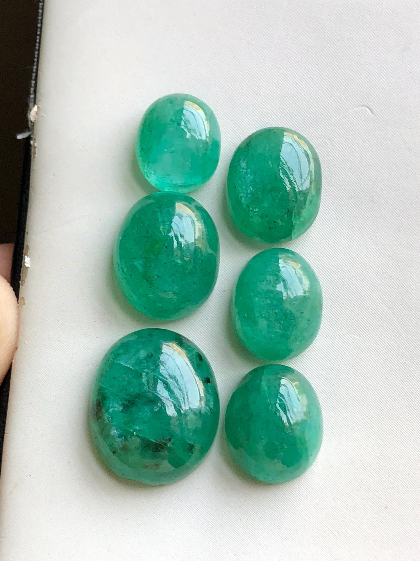 71.30 carats Green beryl cabochons lot