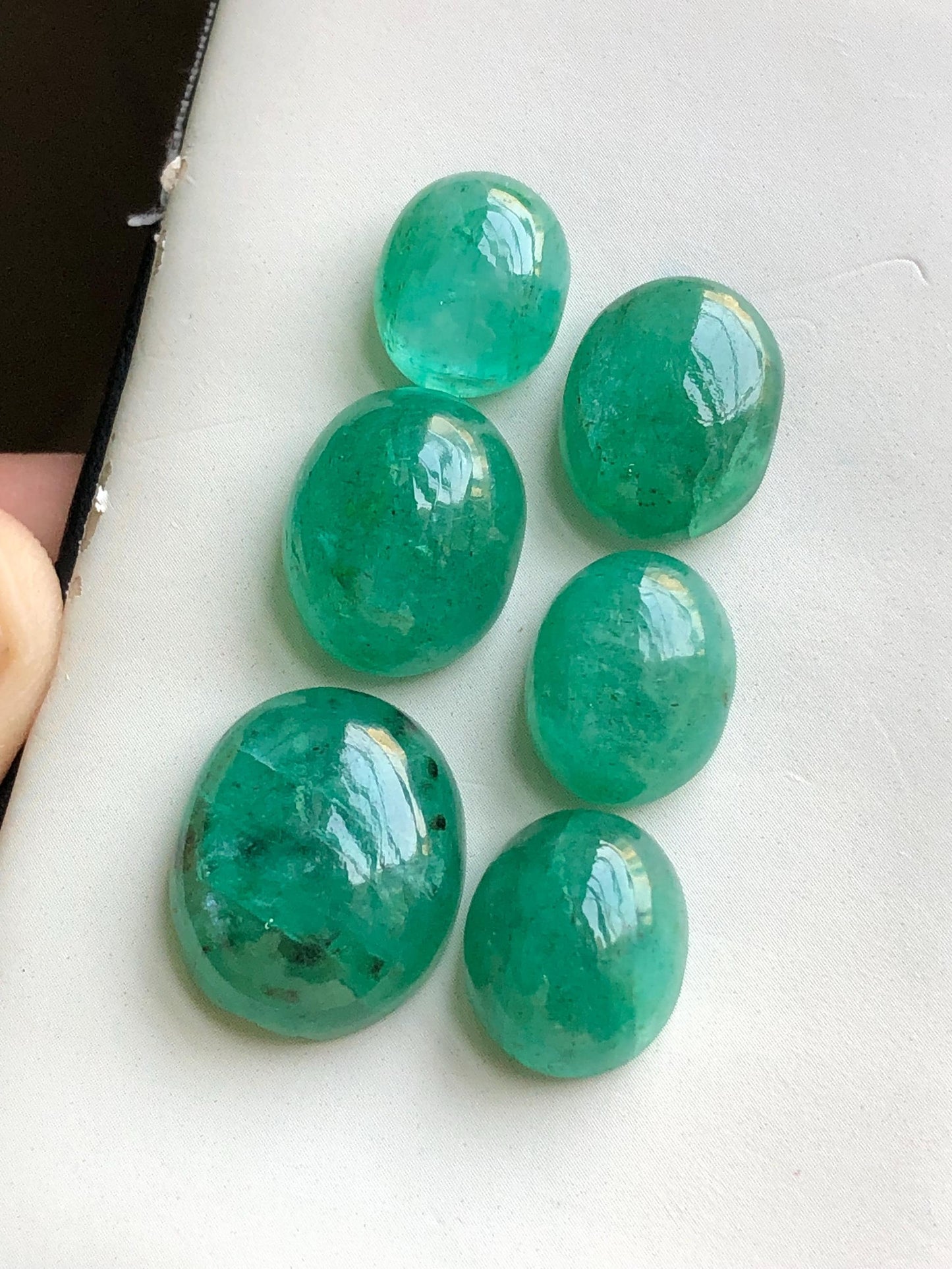 71.30 carats Green beryl cabochons lot