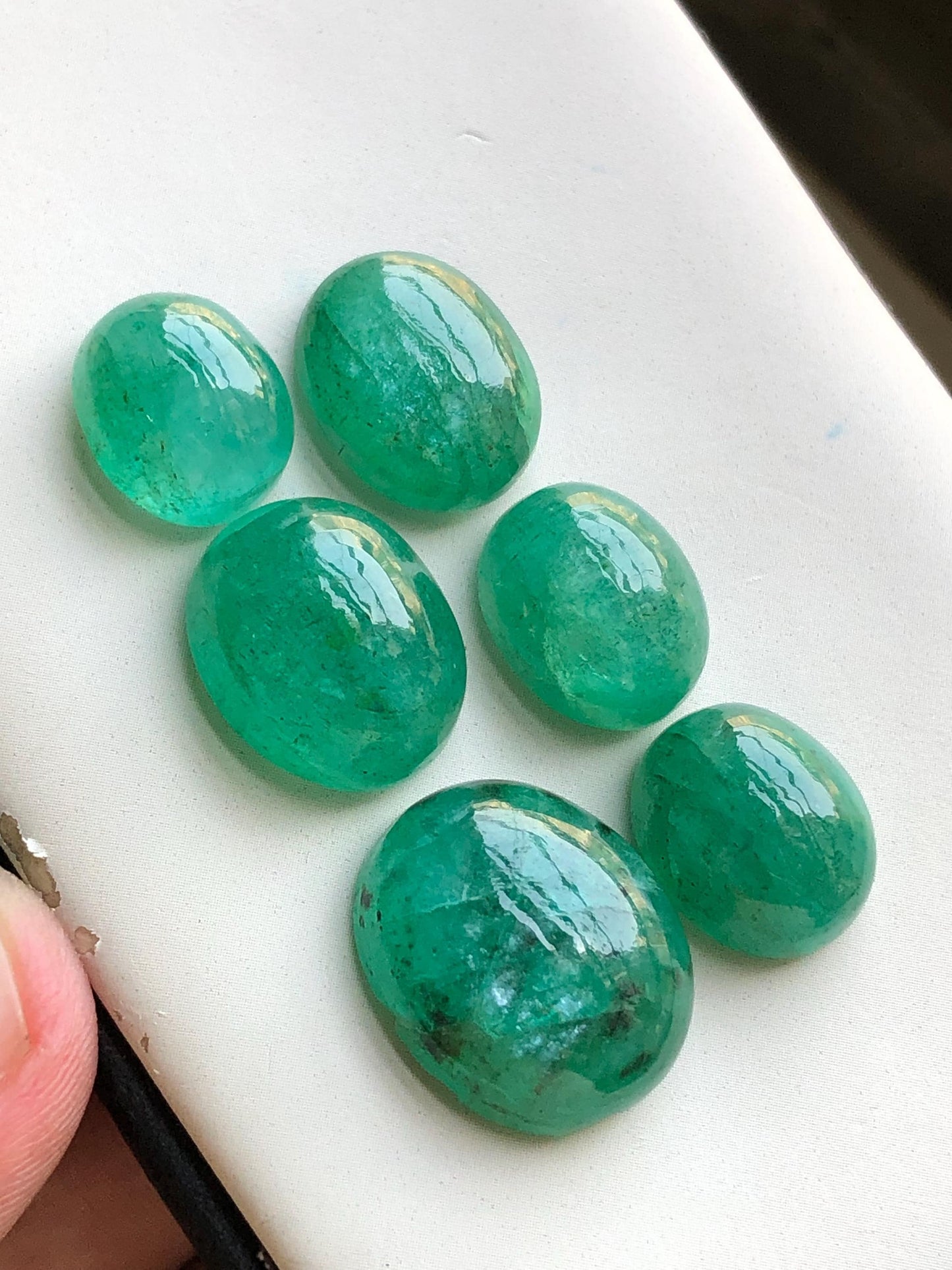 71.30 carats Green beryl cabochons lot