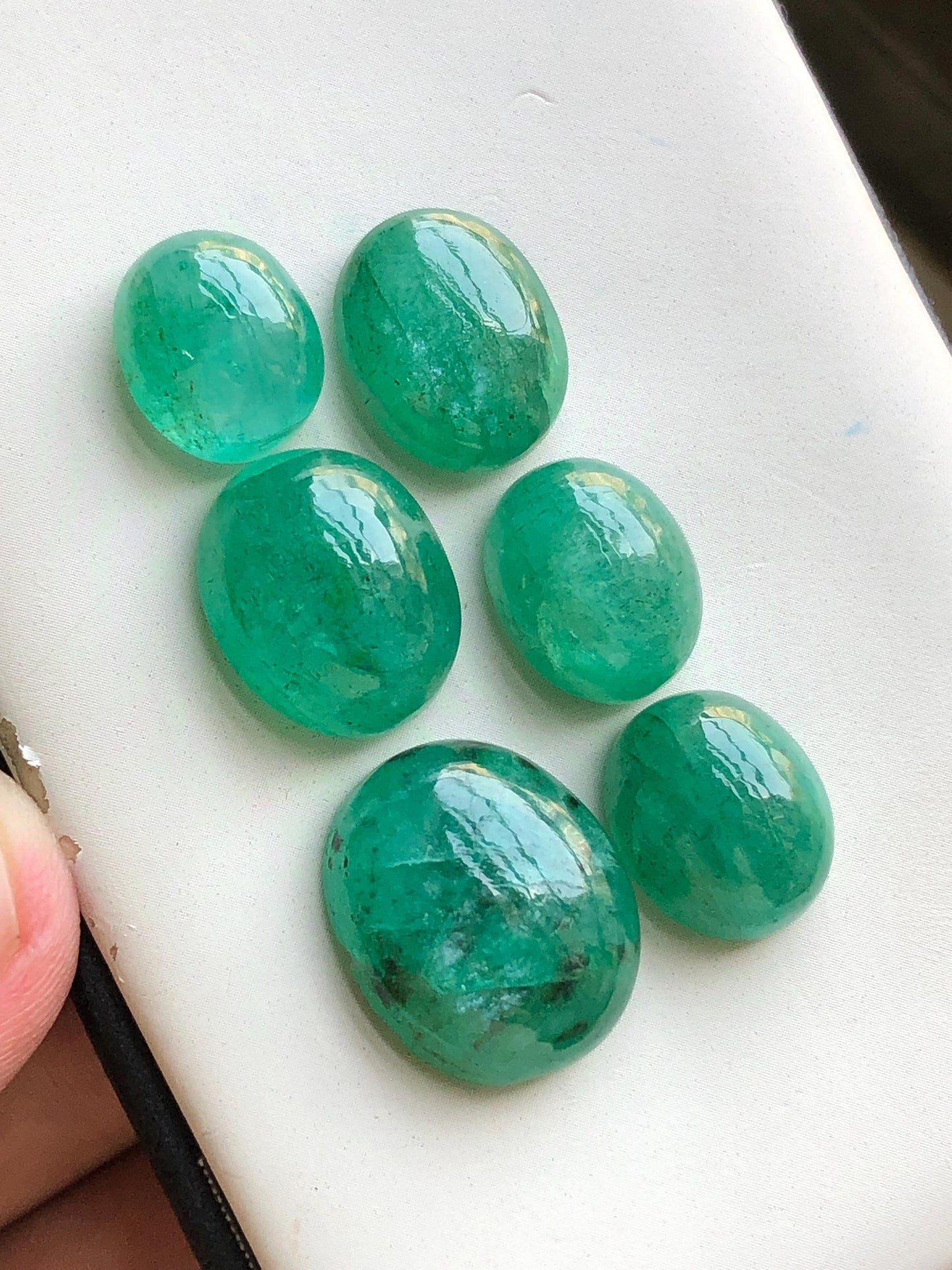 71.30 carats Green beryl cabochons lot