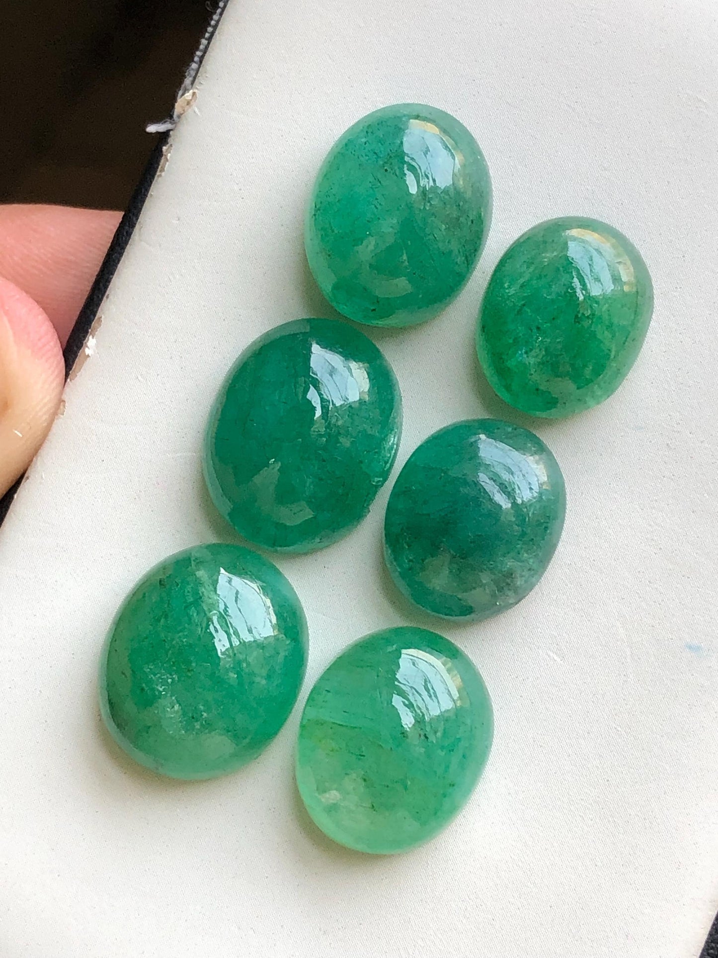 89.50 carats green beryl cabochons lot