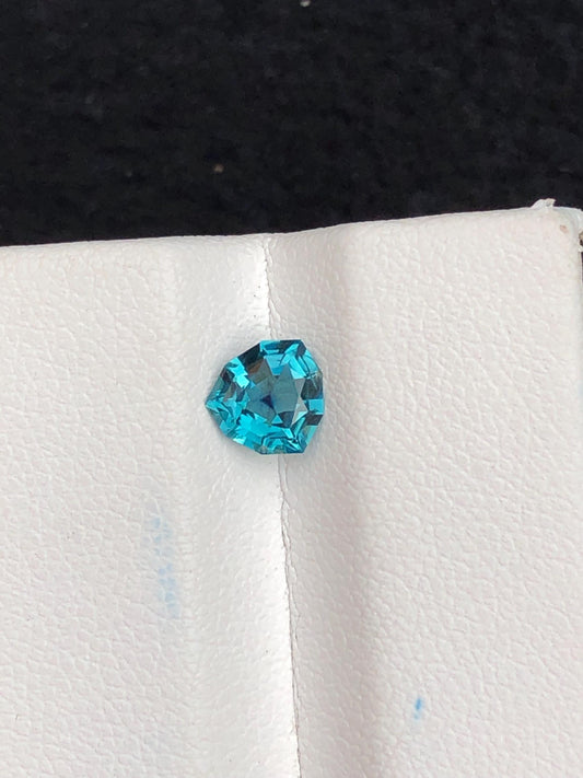 80 cent faceted neon blue tourmaline size:6mm long