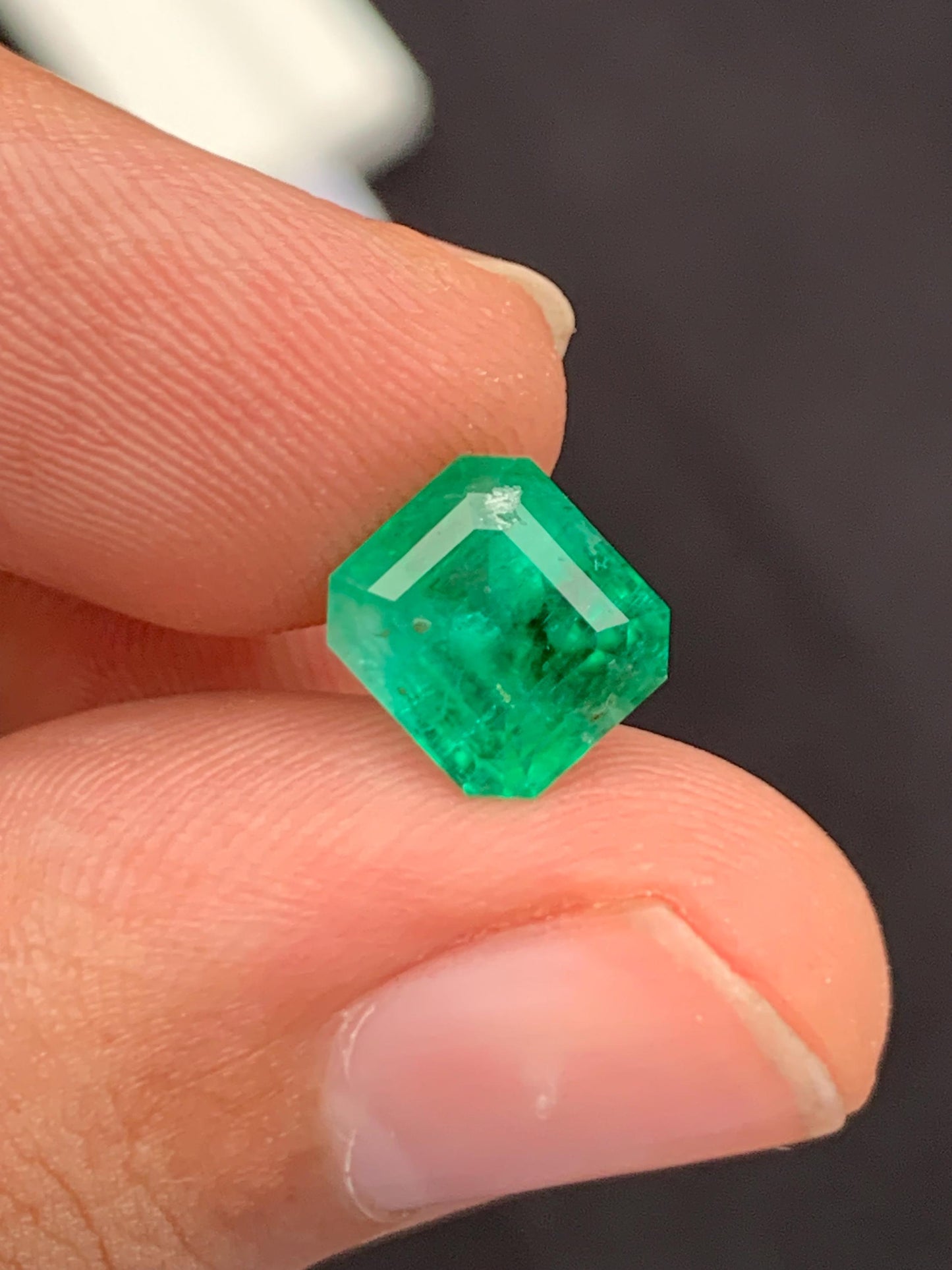 2.60 ct faceted swat emerald dimension:9*7.5*6mm