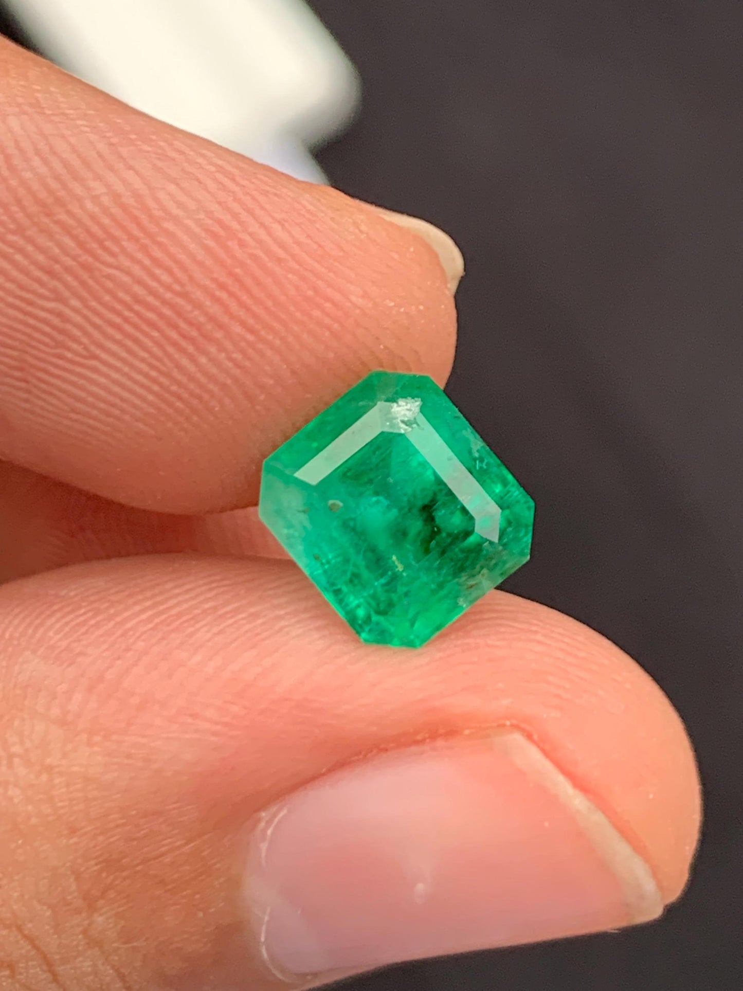 2.60 ct faceted swat emerald dimension:9*7.5*6mm