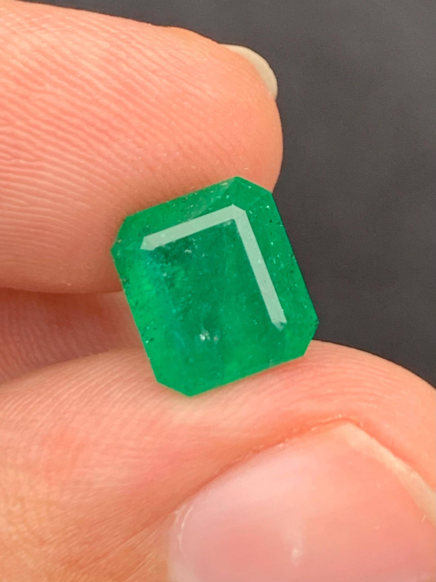 3 ct faceted swat emerald dimension:9*8*5mm