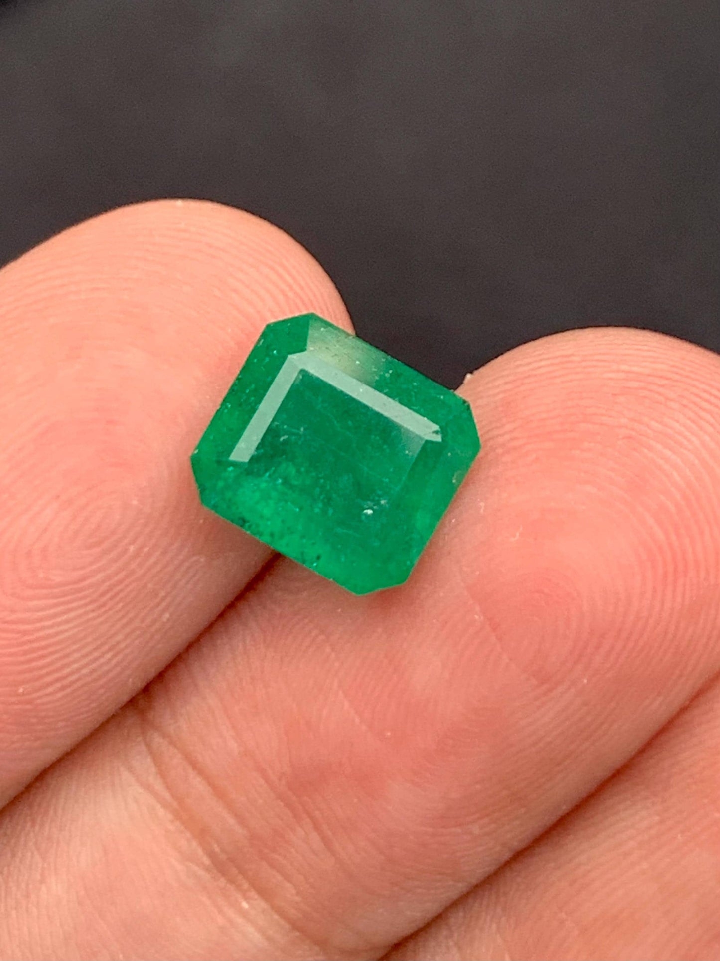 3 ct faceted swat emerald dimension:9*8*5mm