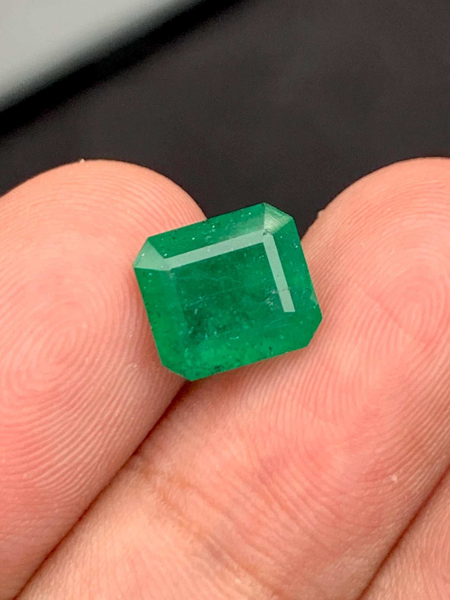 3 ct faceted swat emerald dimension:9*8*5mm