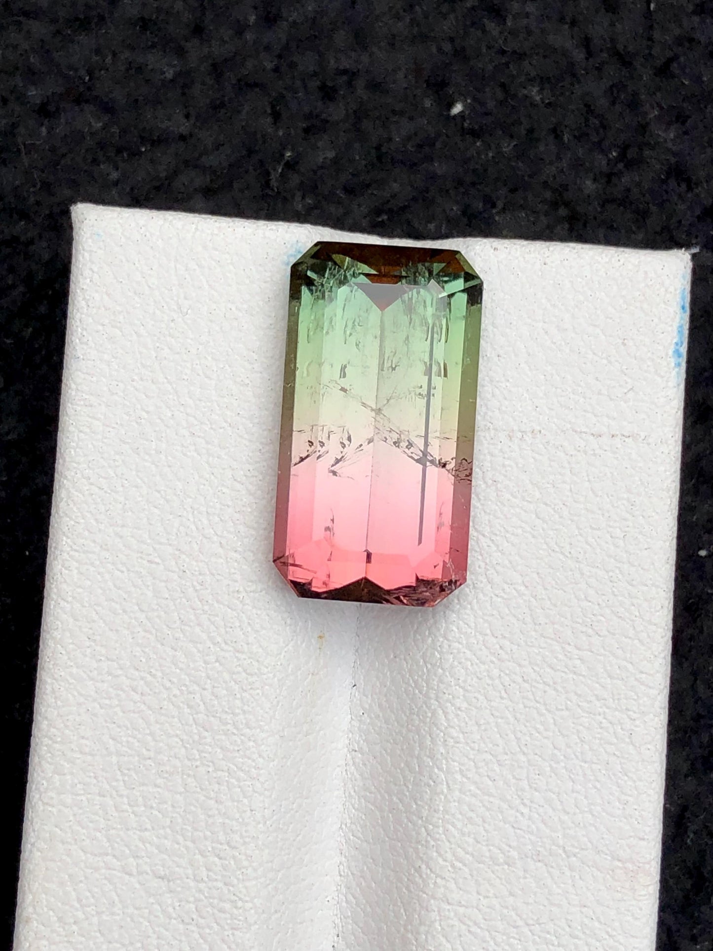 11.50 ct faceted bi colour tourmaline dimension:18.5*10*7mm