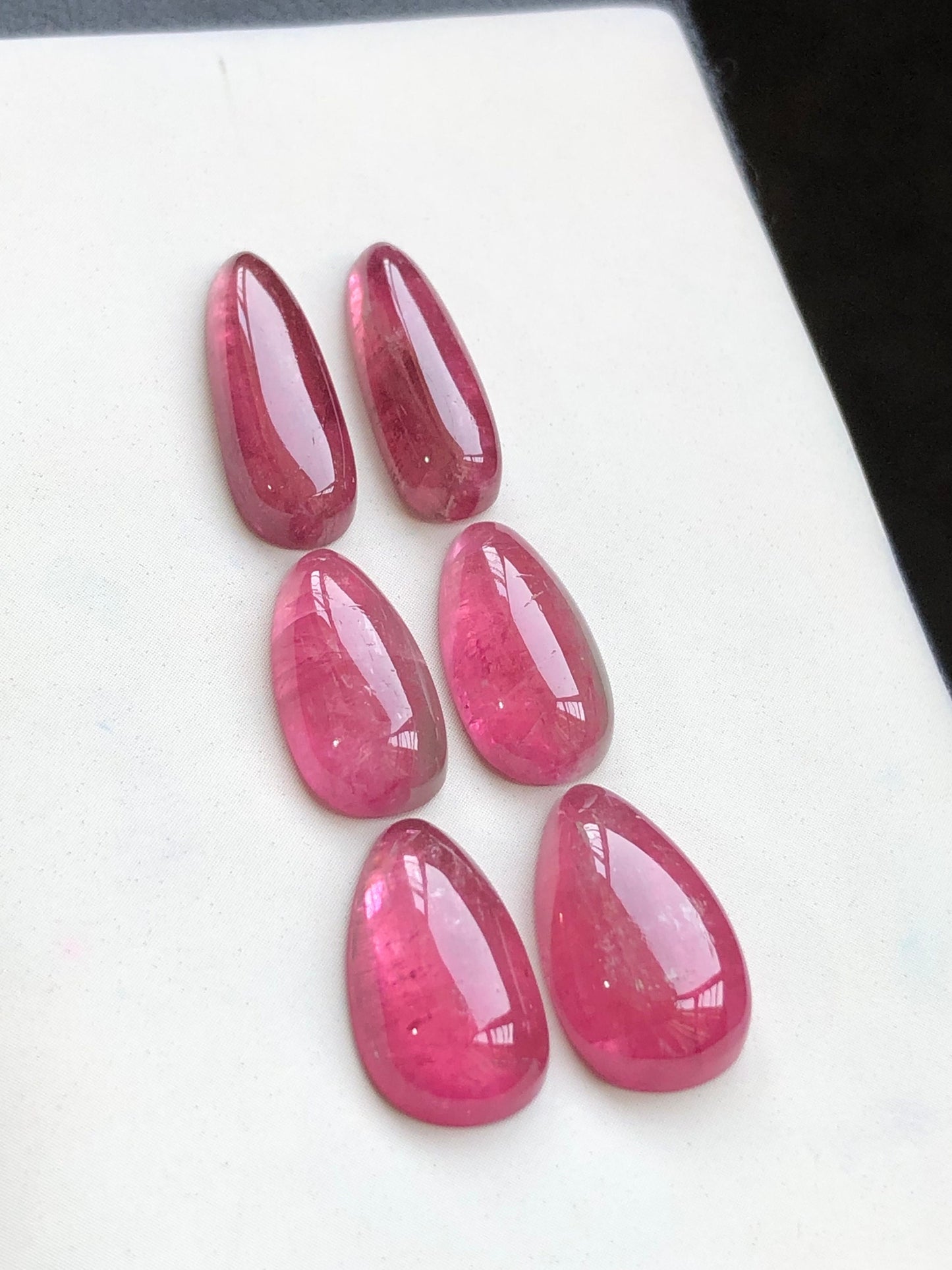 28.35 carats top quality natural tourmaline pairs