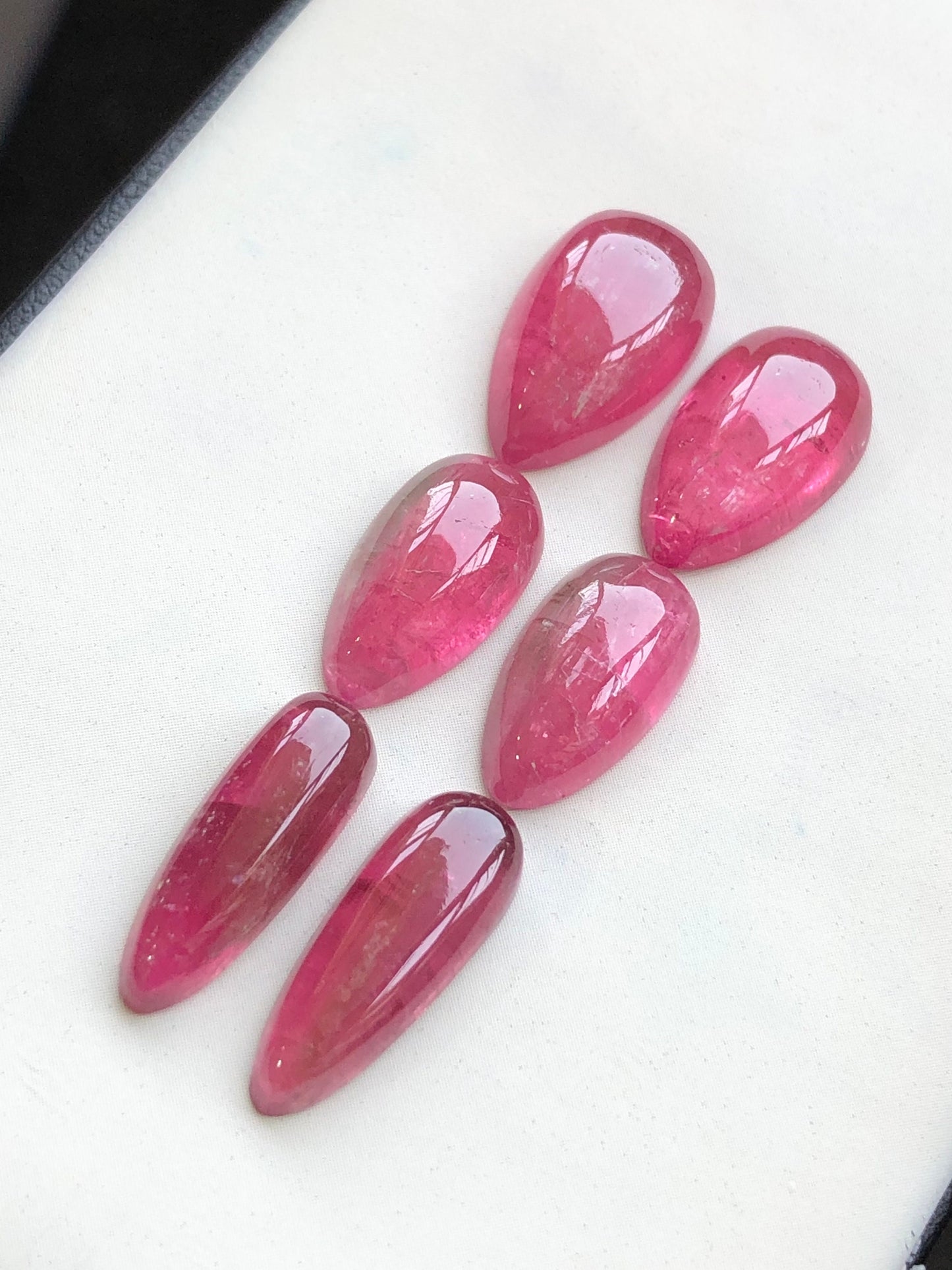 28.35 carats top quality natural tourmaline pairs