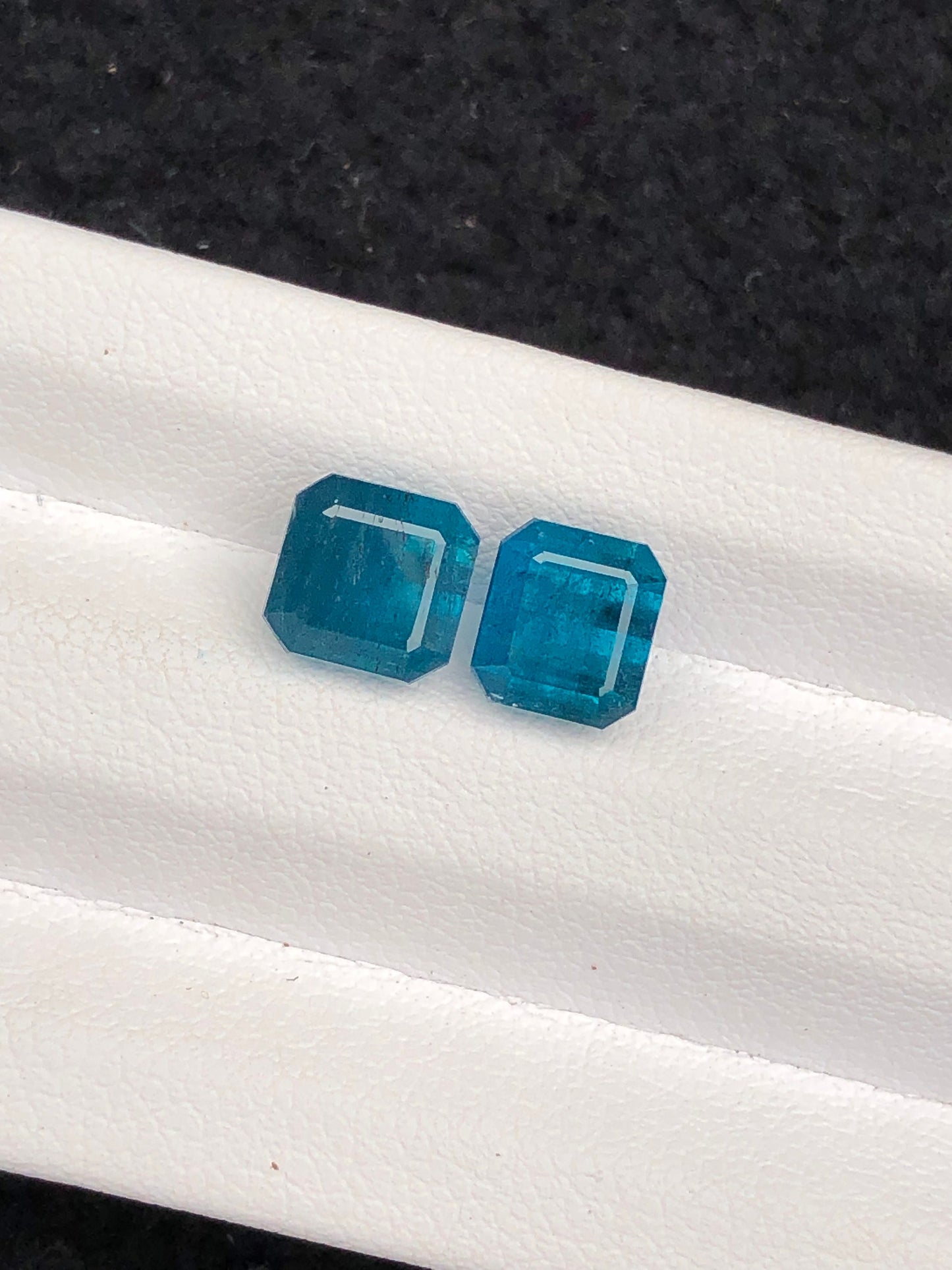 blue tourmalines 4.30 carats natural from Afghanistan perfect cut