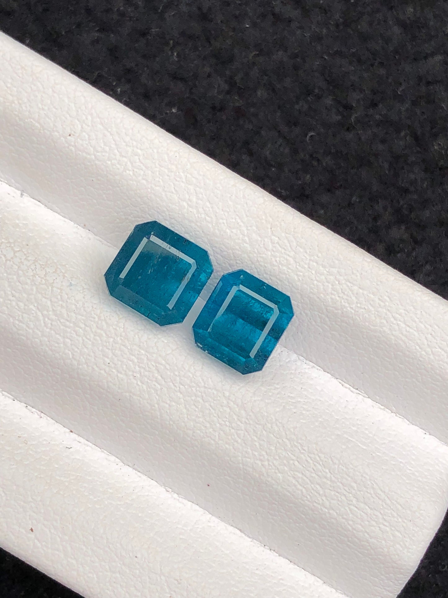 blue tourmalines 4.30 carats natural from Afghanistan perfect cut