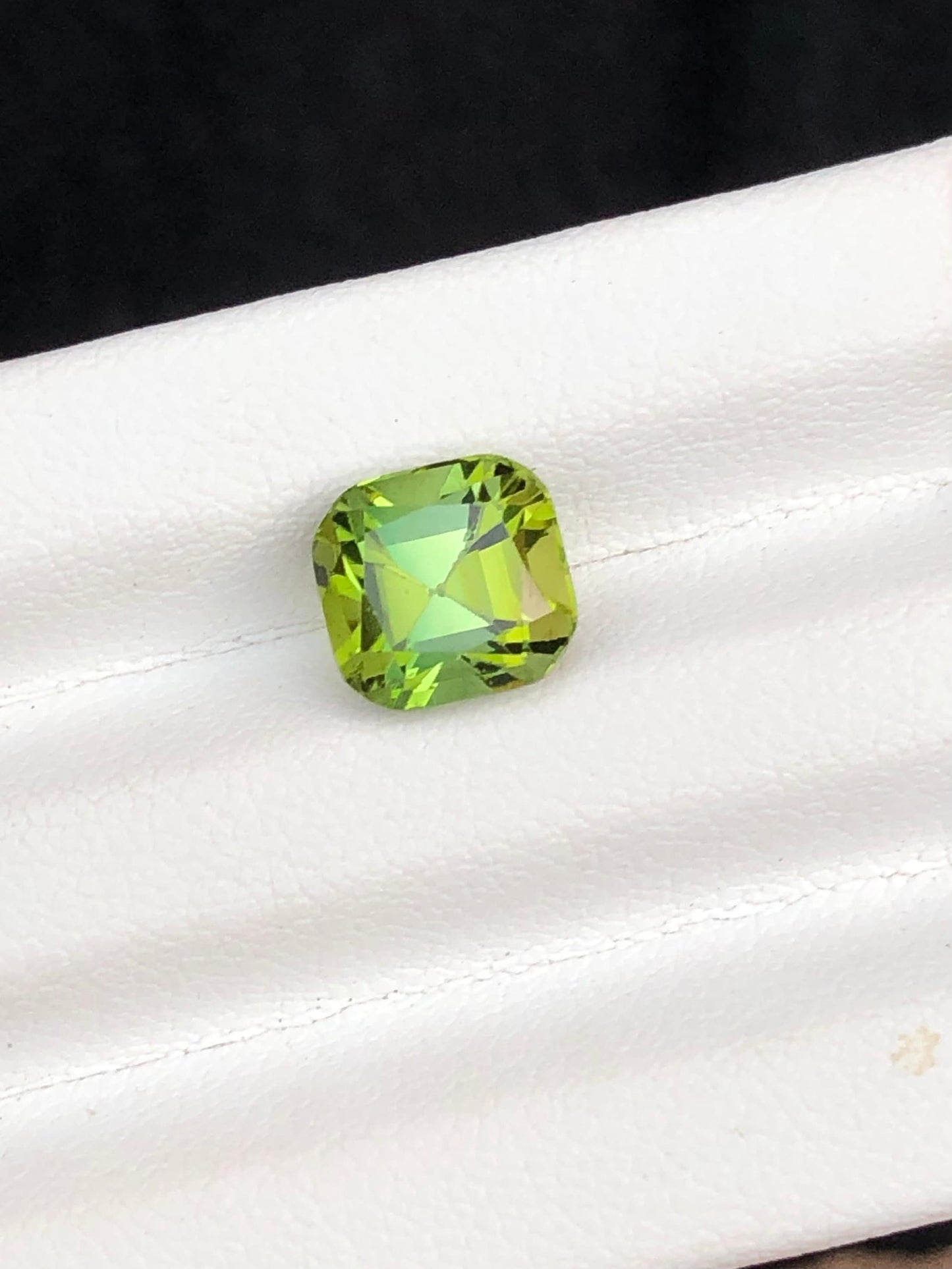 2.85 carat gorgeous cushion cut green tourmaline whith blue touch loop clean origin Afghanistan,jewellery,ring,tourmaline ring,loose gemston