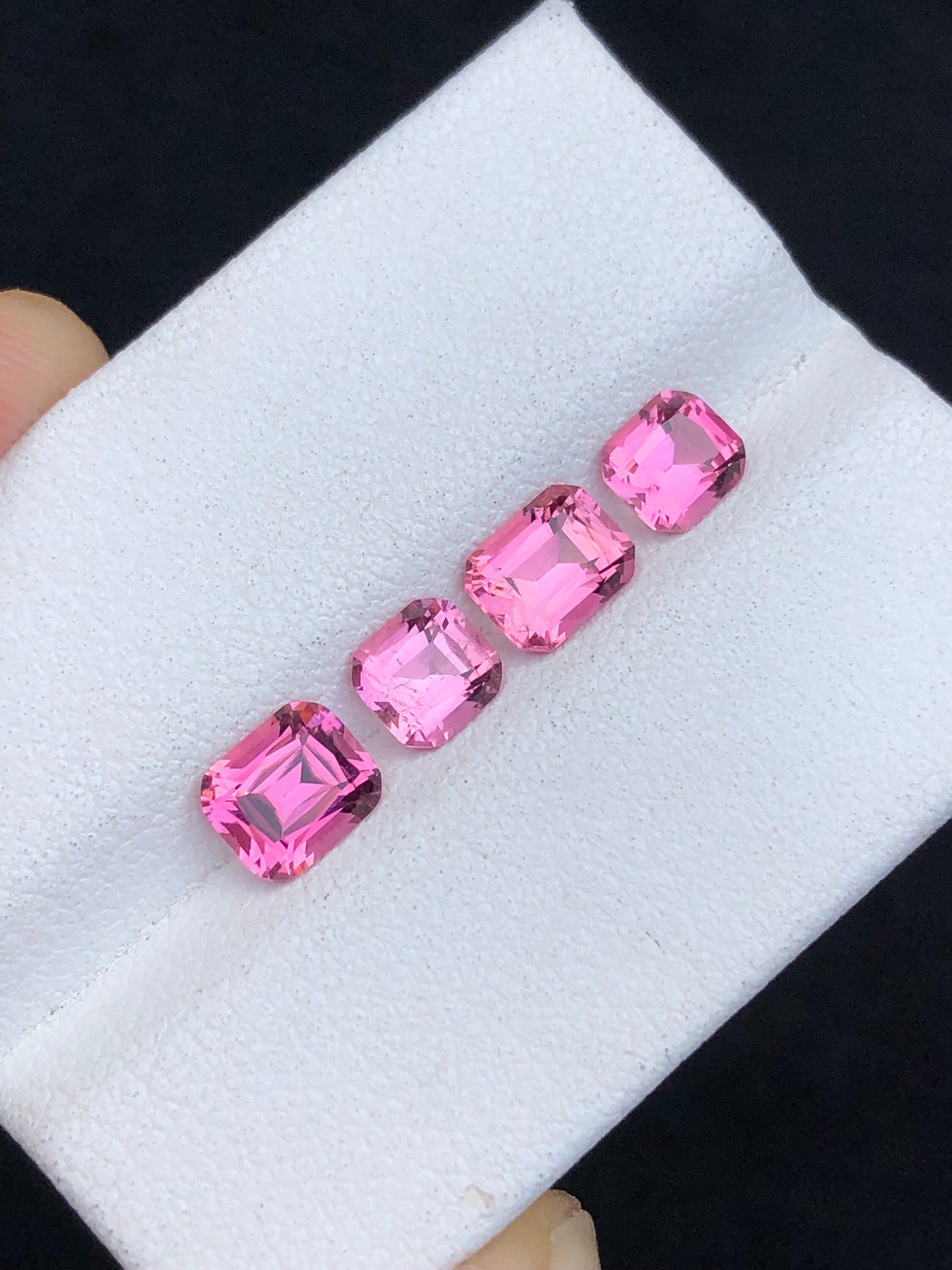 Pink tourmalines 2.70 carats origin Afghanistan natural