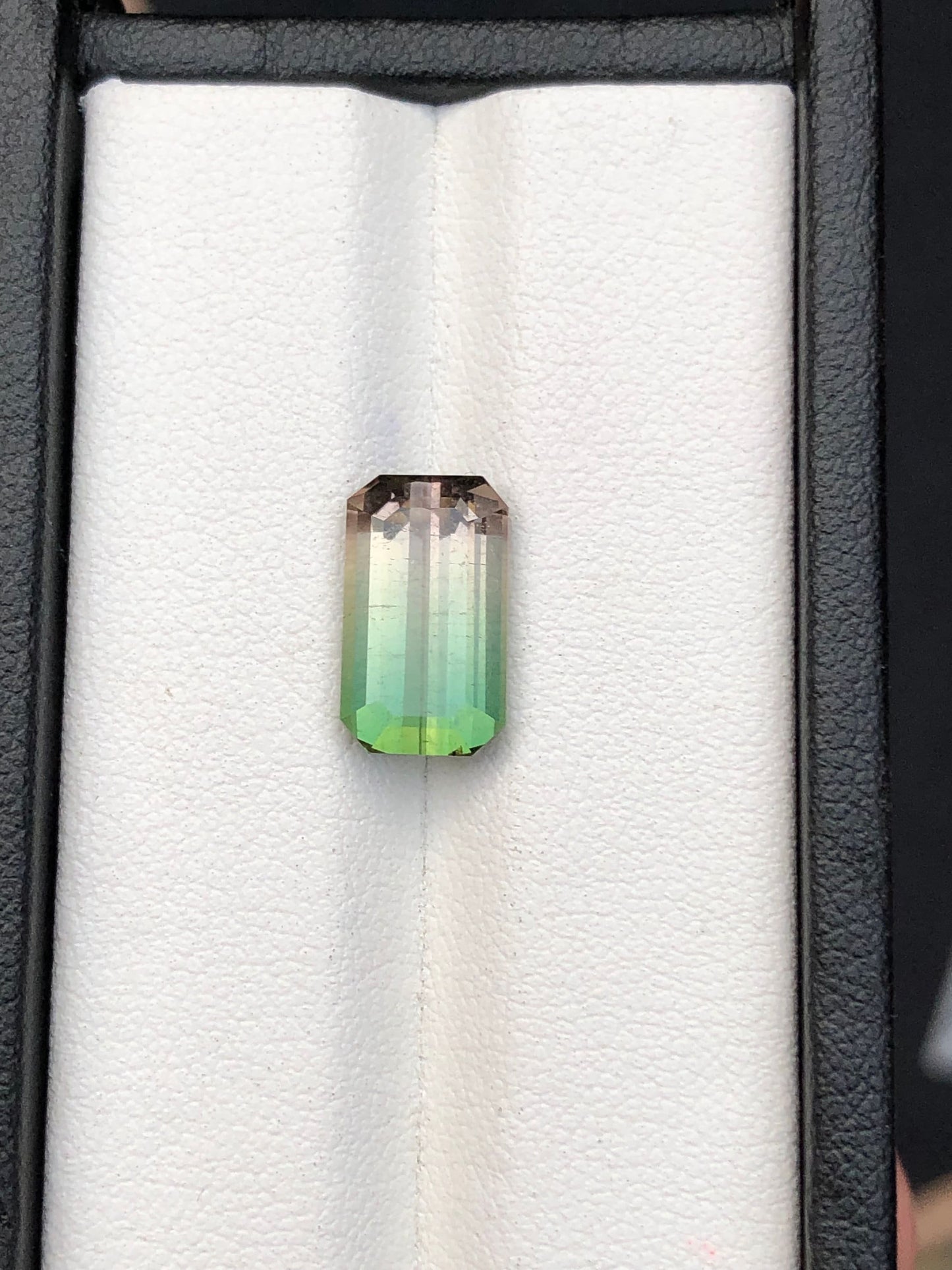 Bi colour tourmaline 4.50 carat origin Afghanistan