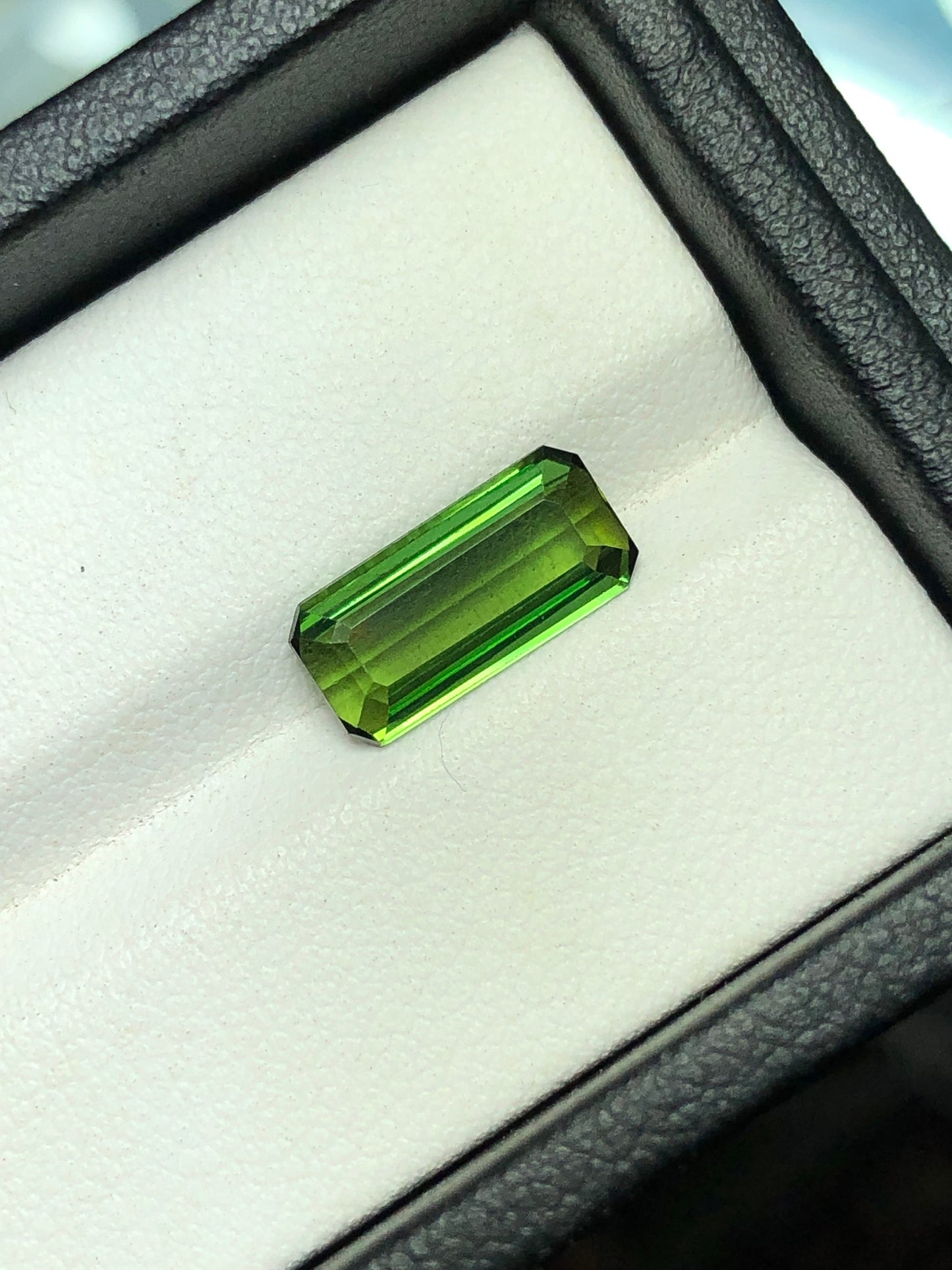 Green tourmaline 2.45 carat natural origin Afghanistan