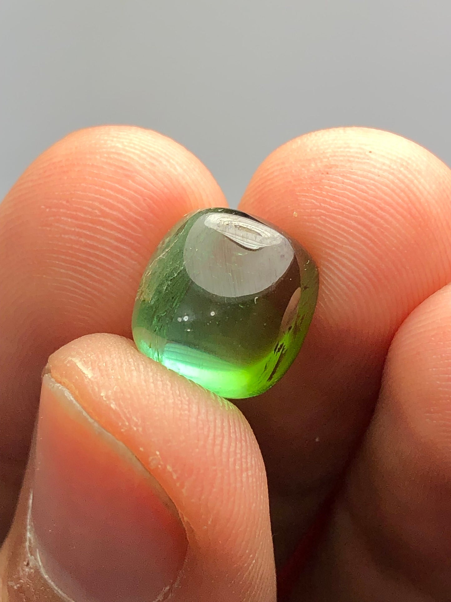 Green tourmaline cabochon 7.70 carat natural origin Afghanistan