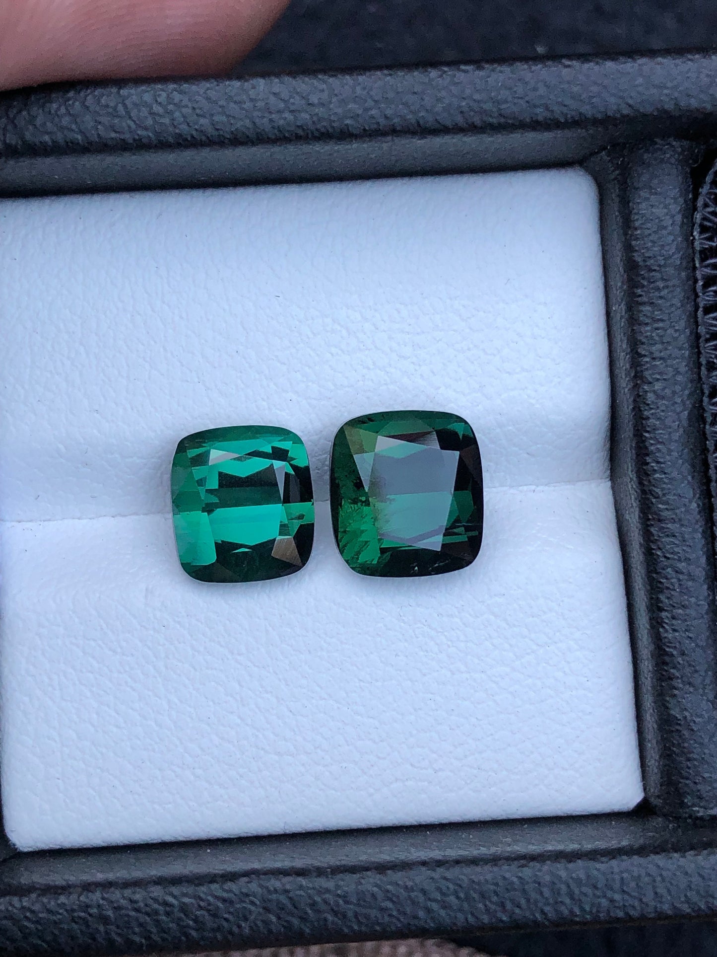 Green tourmalines 5.25 carats natural origin Afghanistan