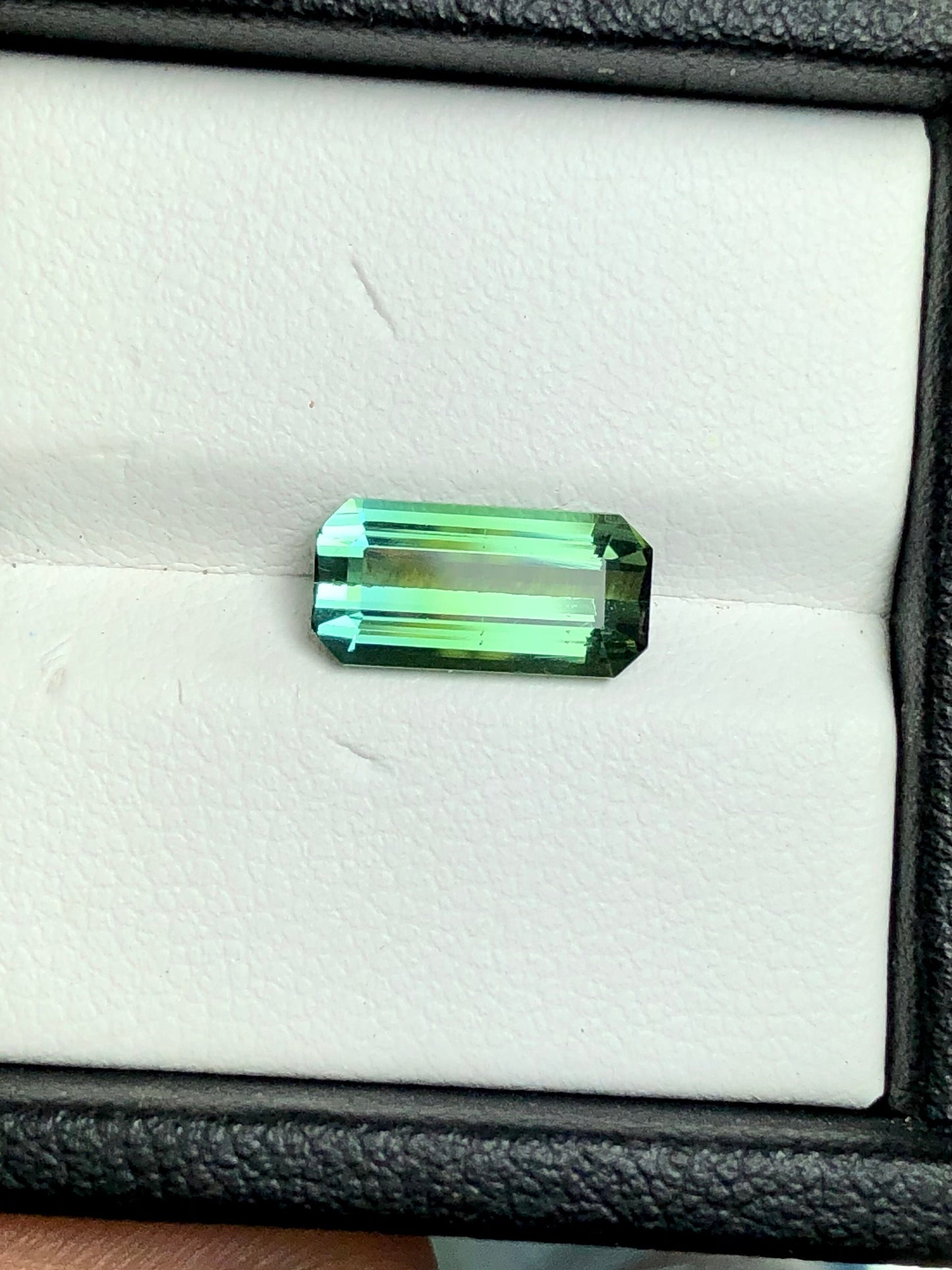 Emerald green tourmaline whith blue touch 2.30 carat origin Afghanistan kunar mines