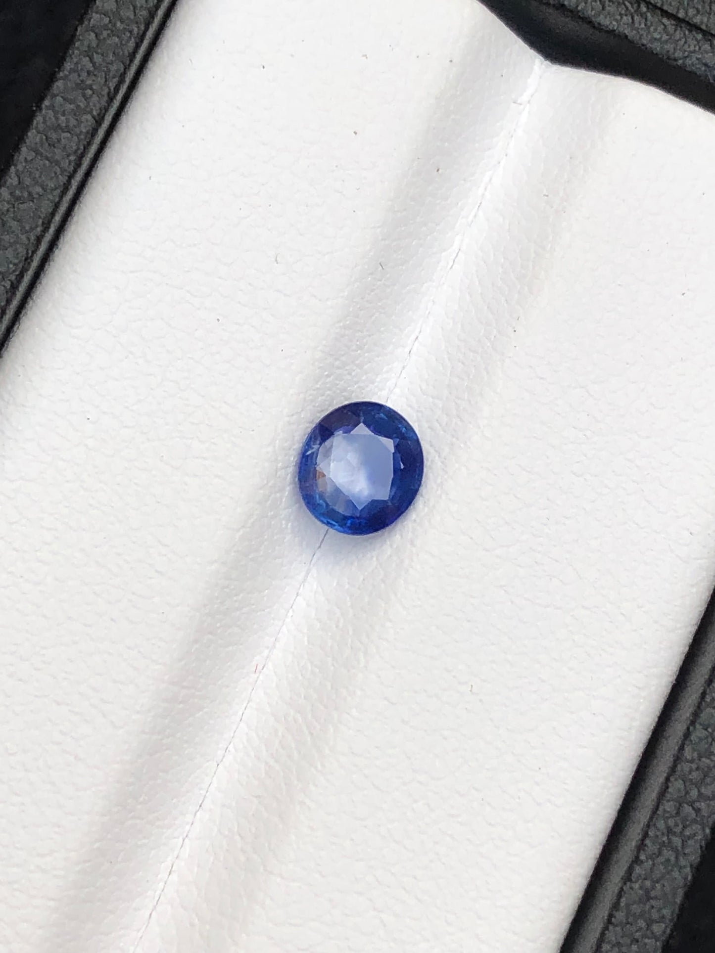 Natural bi colour sapphire 0.95 carat