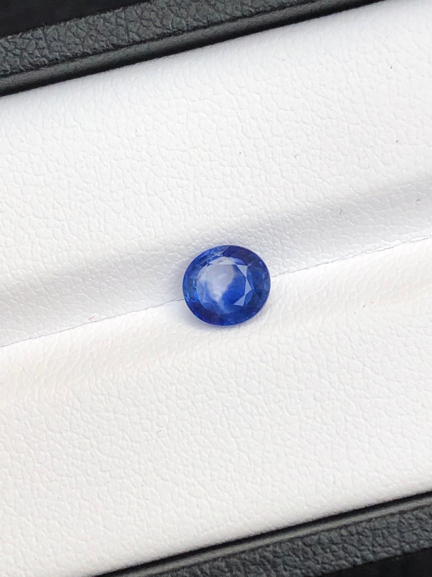 Natural bi colour sapphire 0.95 carat