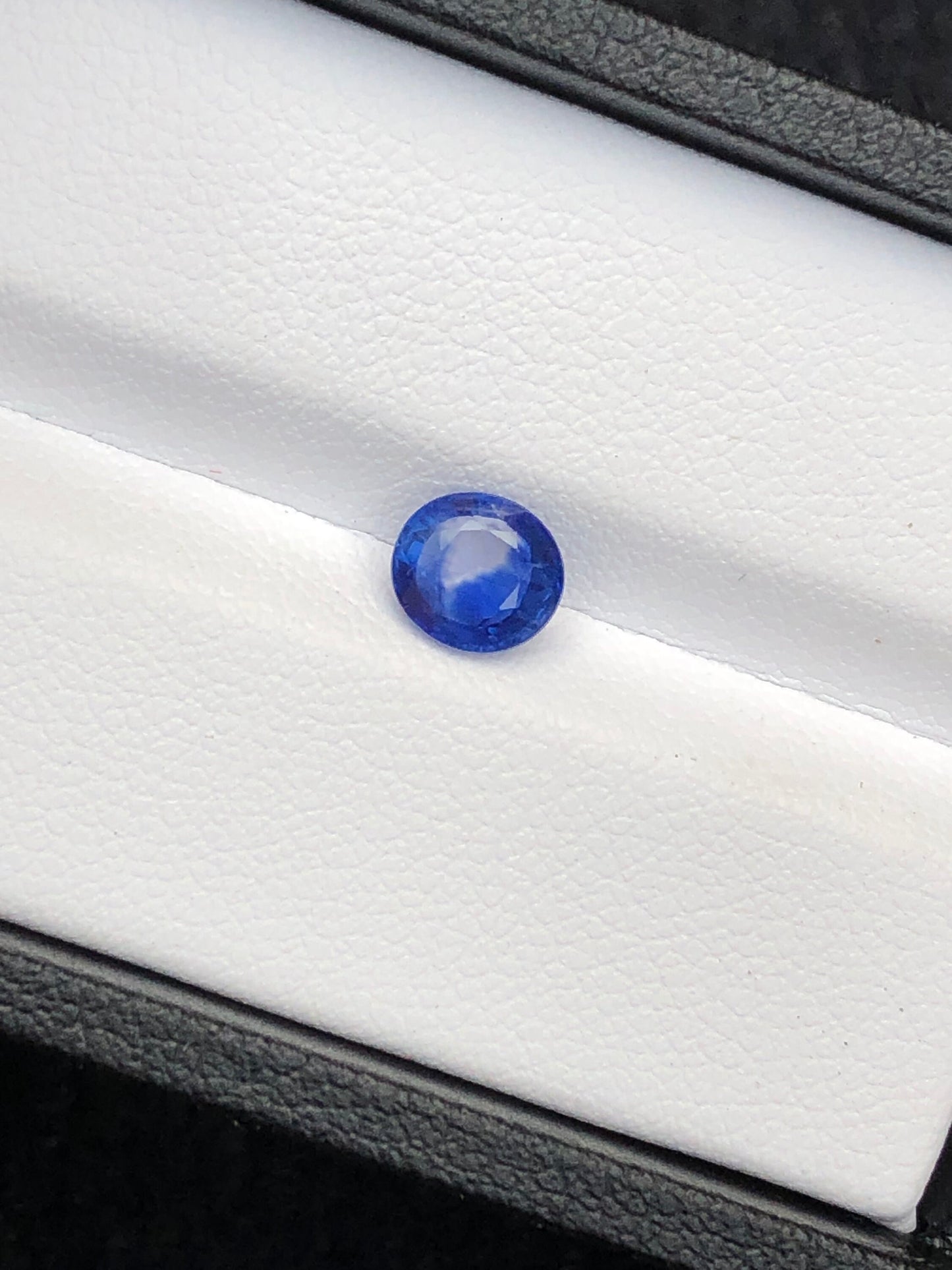 Natural bi colour sapphire 0.95 carat