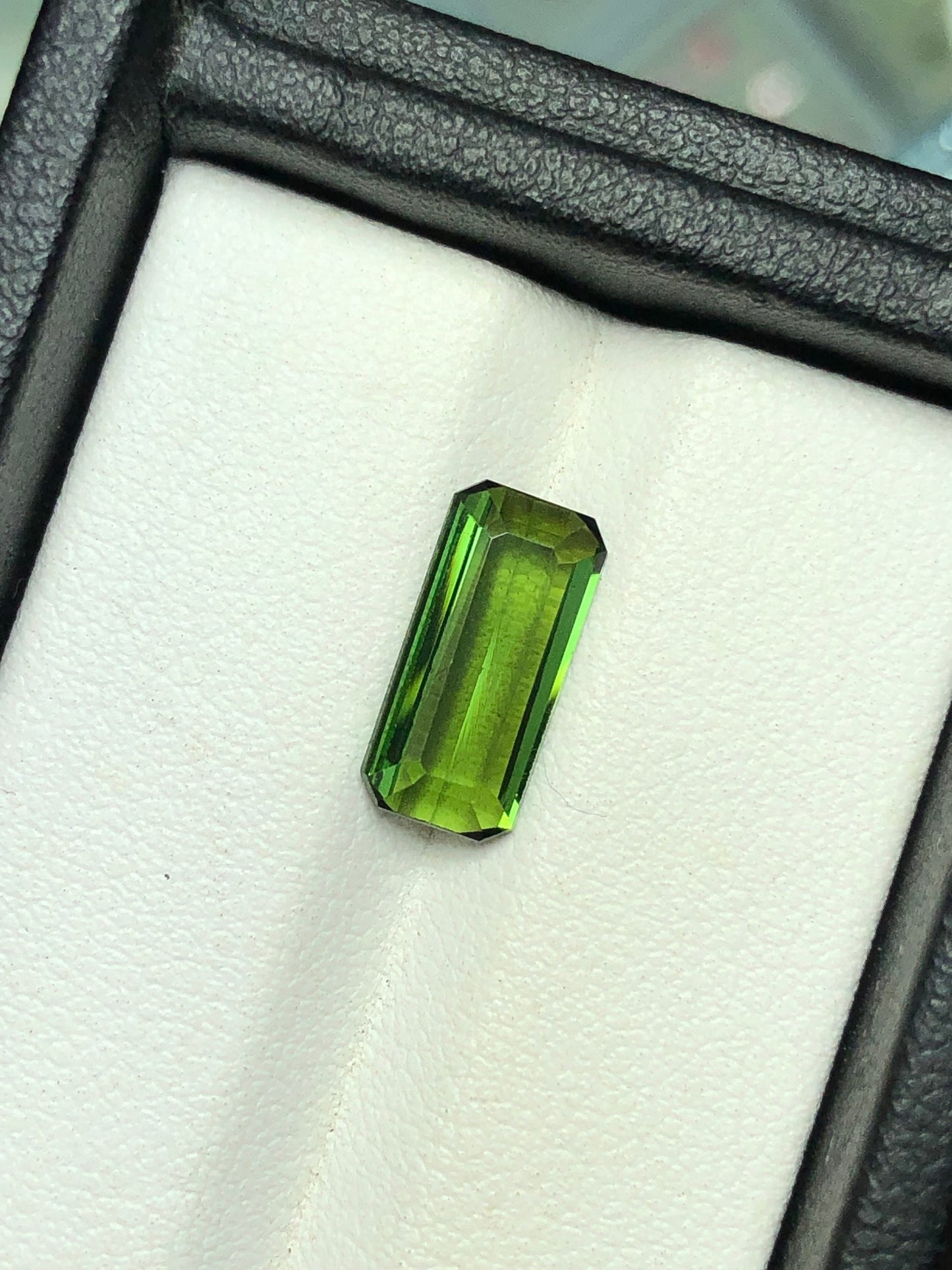 Green tourmaline 2.45 carat natural origin Afghanistan