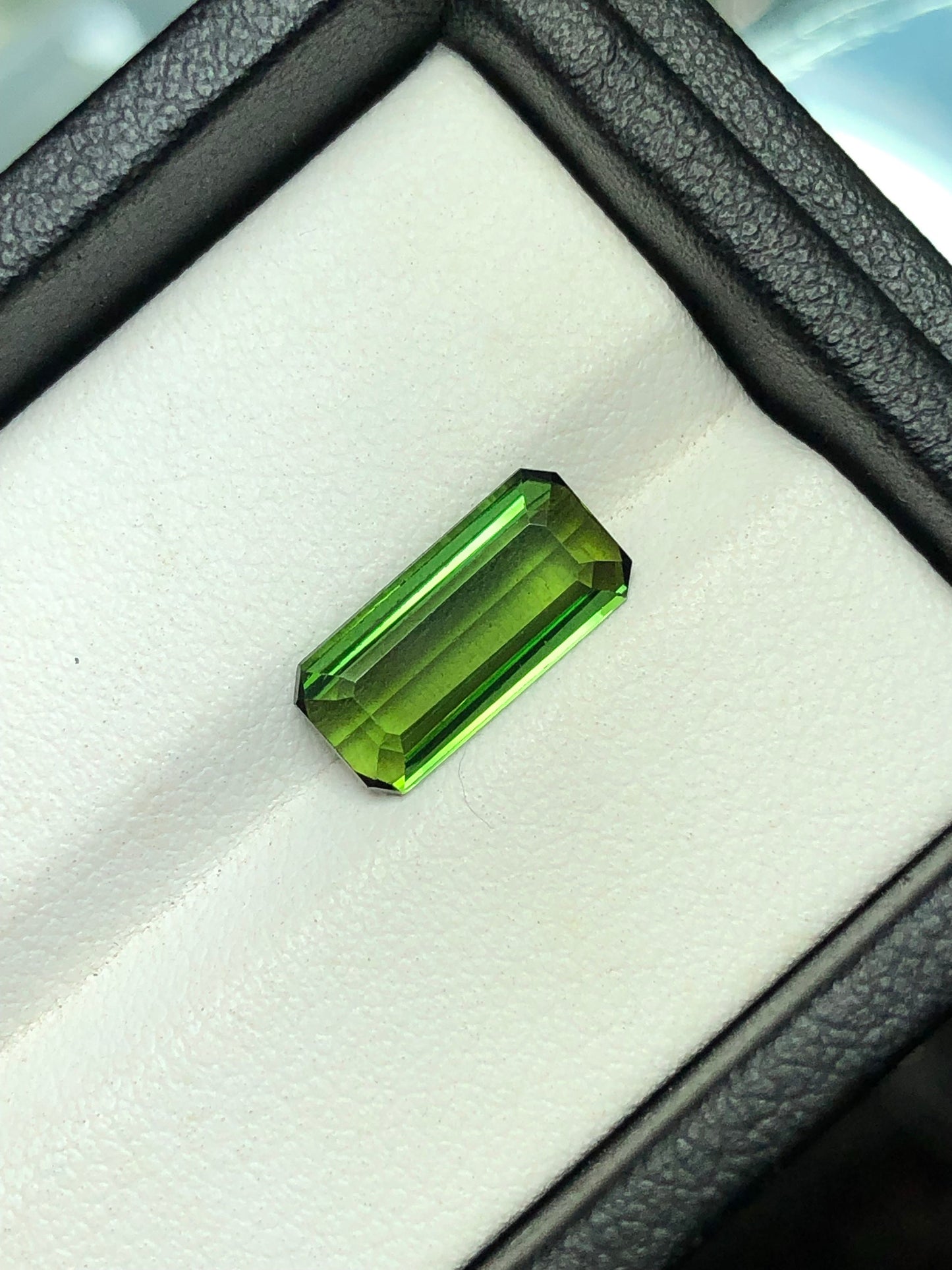 Green tourmaline 2.45 carat natural origin Afghanistan