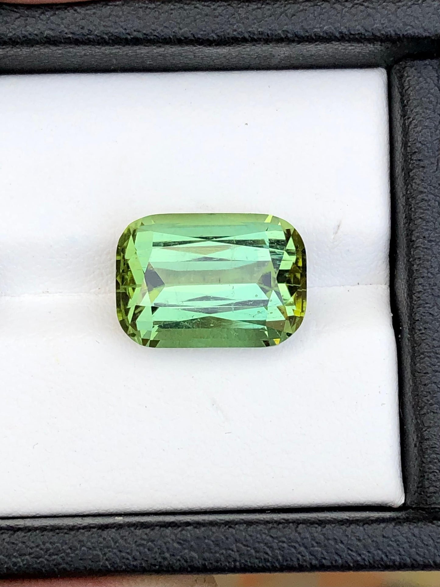 Green tourmaline 8.40 carat natural origin Afghanistan