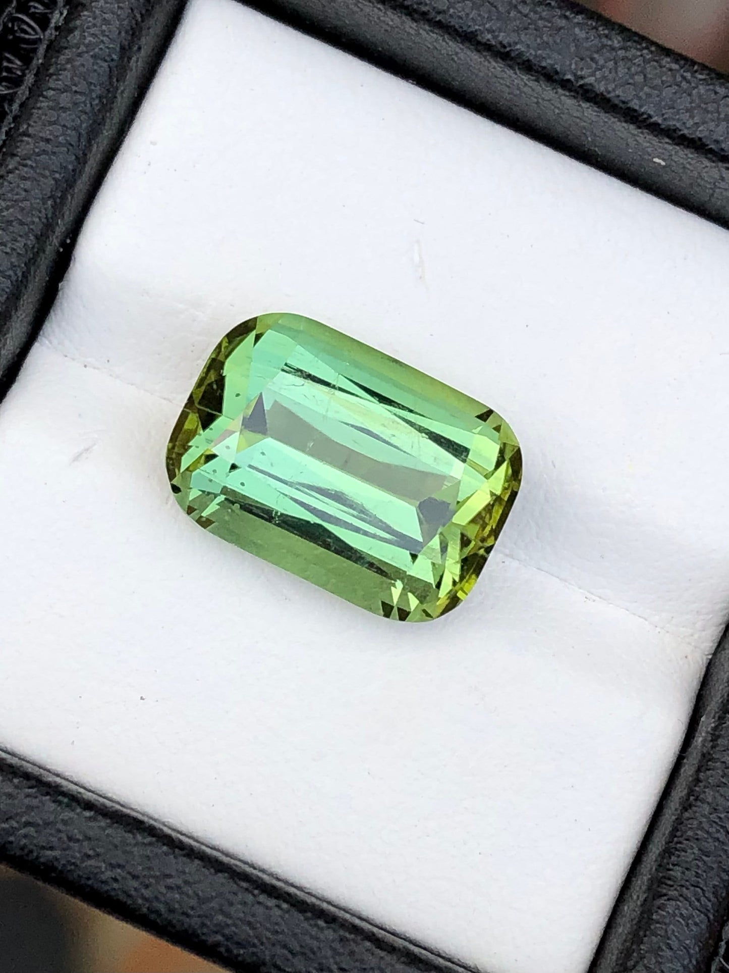 Green tourmaline 8.40 carat natural origin Afghanistan