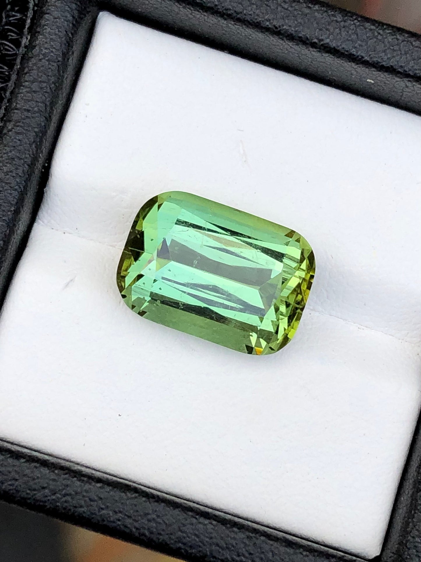 Green tourmaline 8.40 carat natural origin Afghanistan