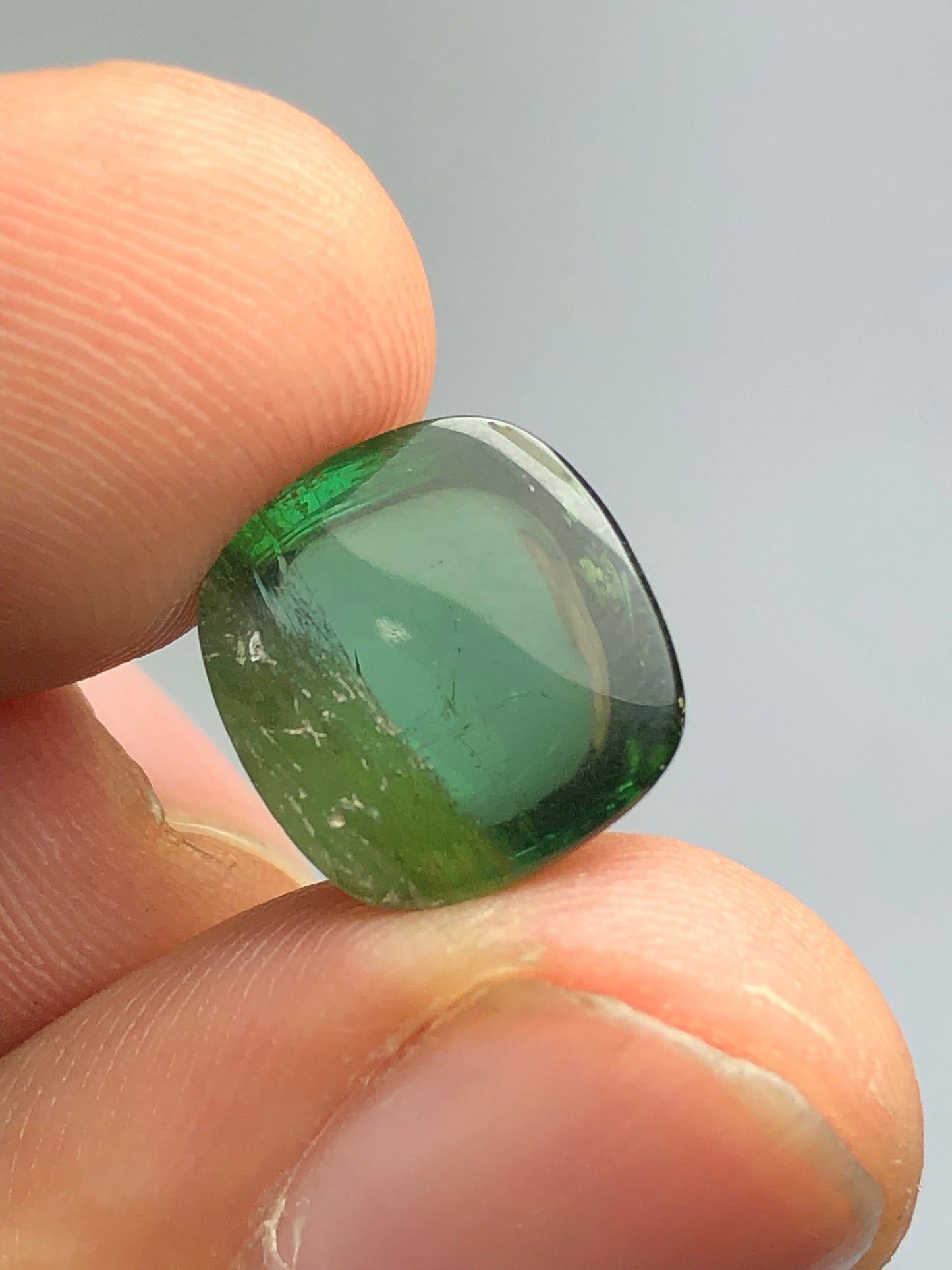 Green tourmaline cabochon 7.70 carat natural origin Afghanistan