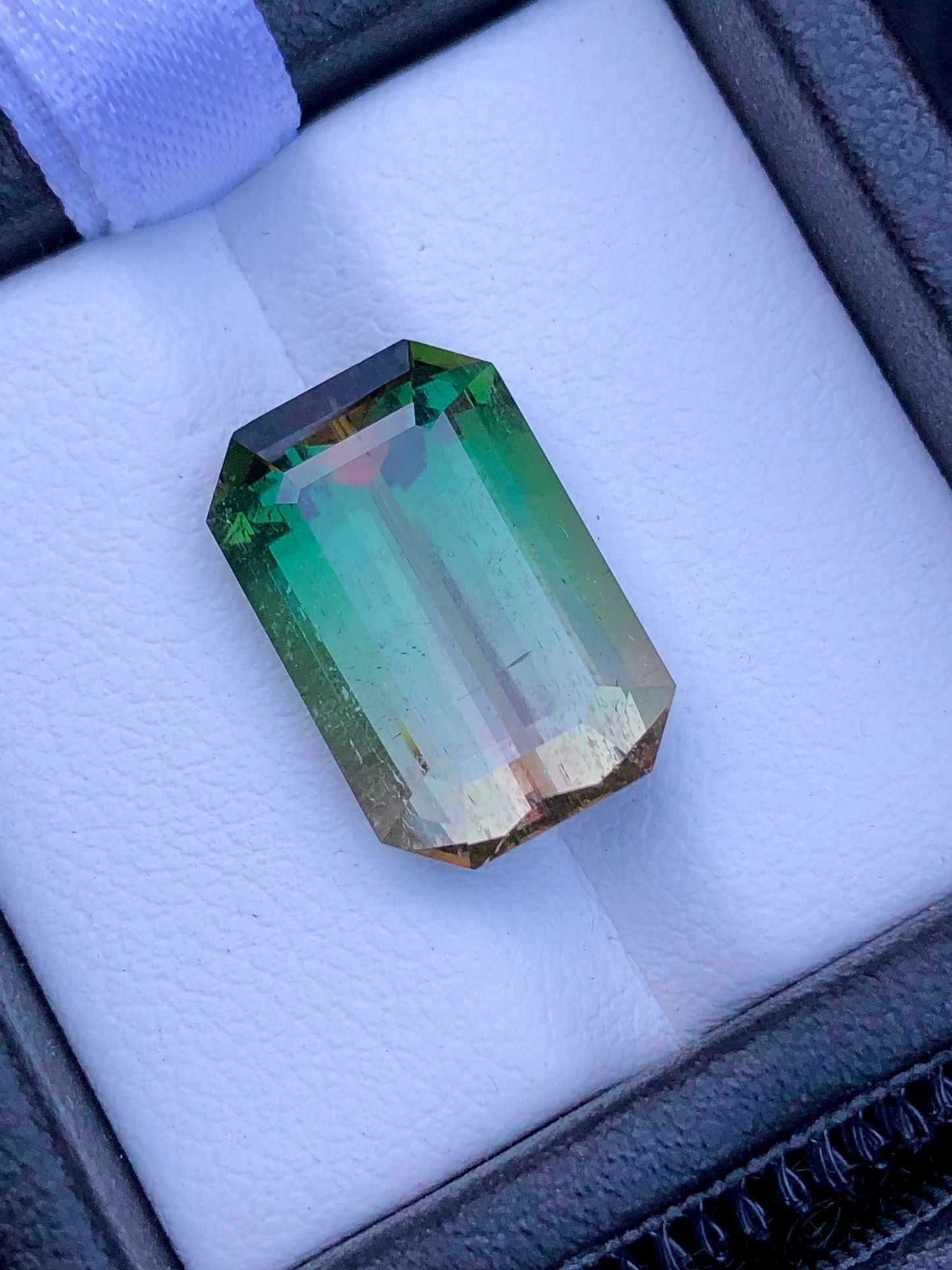 Bi colour tourmaline 9.60 carat origin Afghanistan