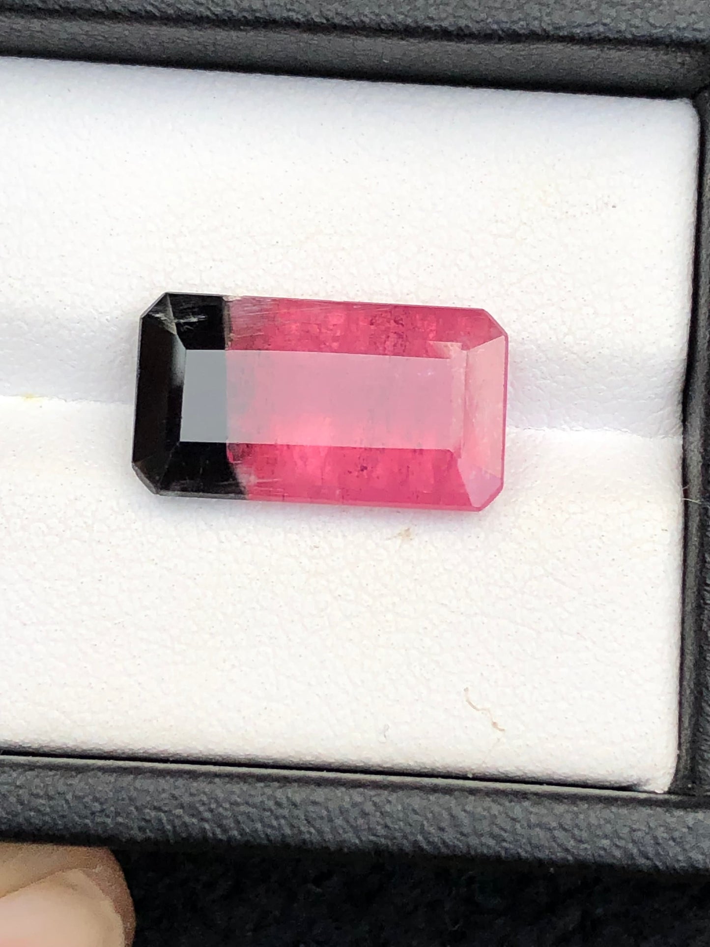 Bi colour tourmaline 7.75 carats natural origin Afghanistan