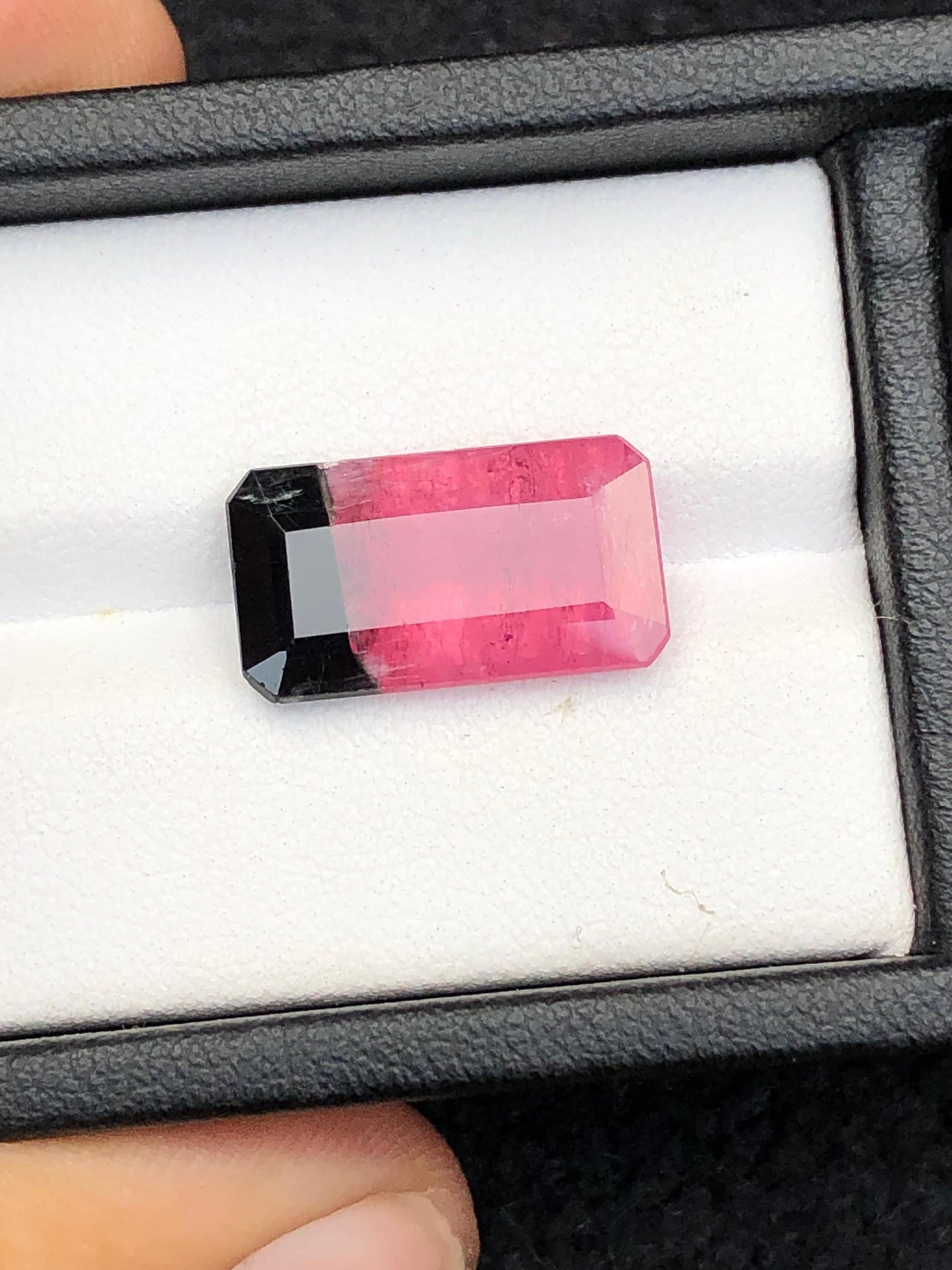 Bi colour tourmaline 7.75 carats natural origin Afghanistan