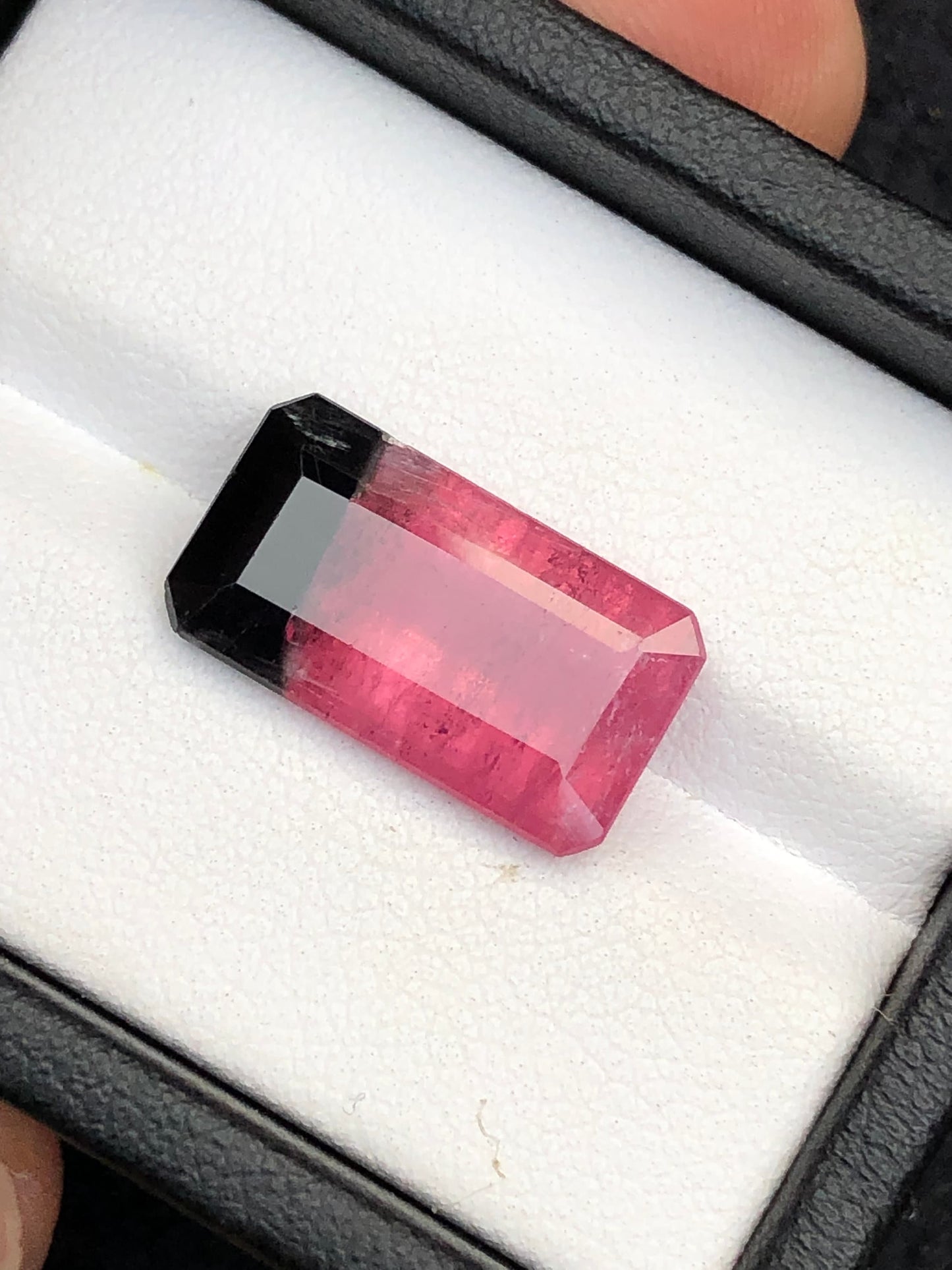 Bi colour tourmaline 7.75 carats natural origin Afghanistan