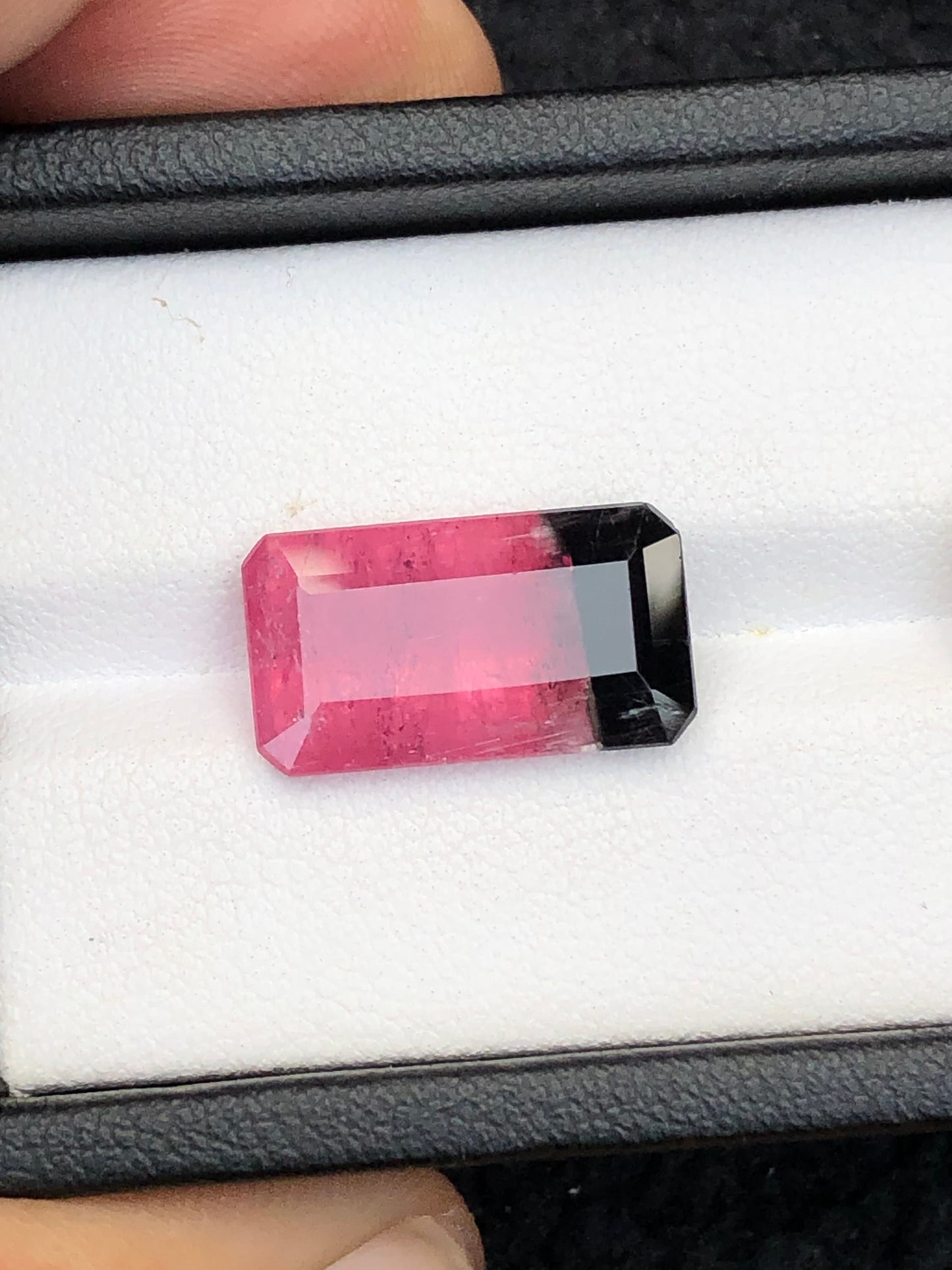 Bi colour tourmaline 7.75 carats natural origin Afghanistan