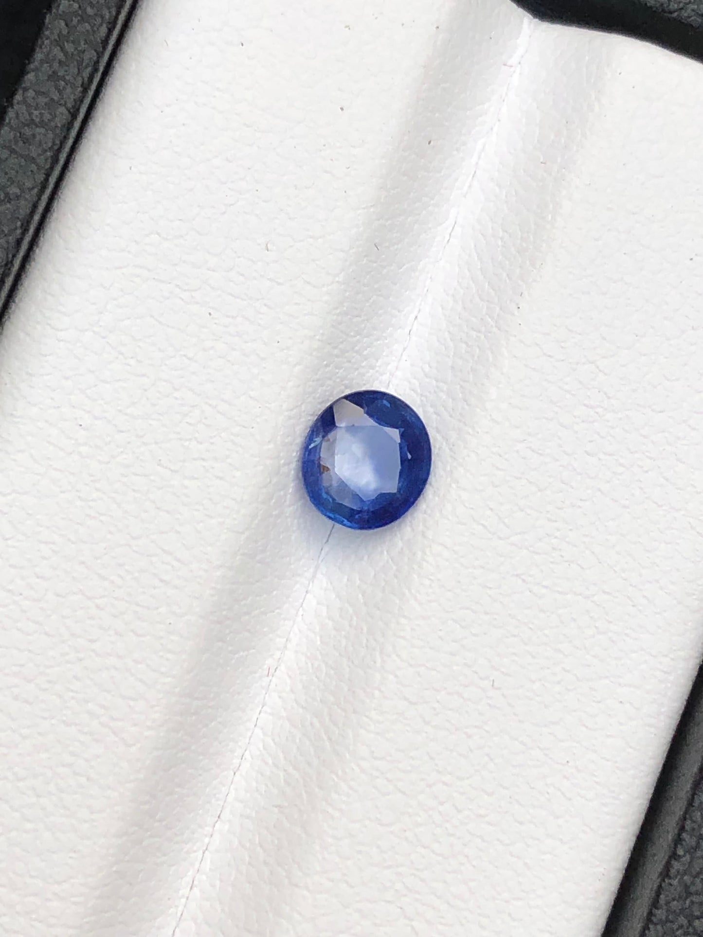 Natural bi colour sapphire 0.95 carat