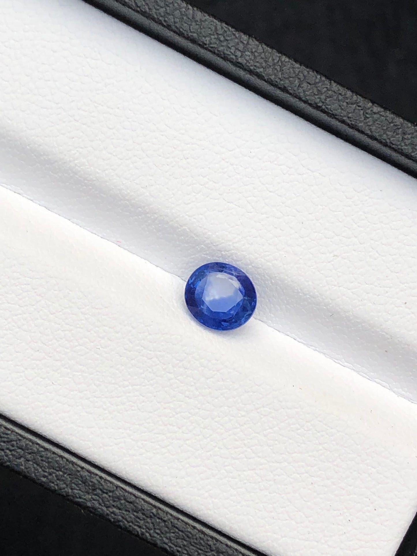 Natural bi colour sapphire 0.95 carat