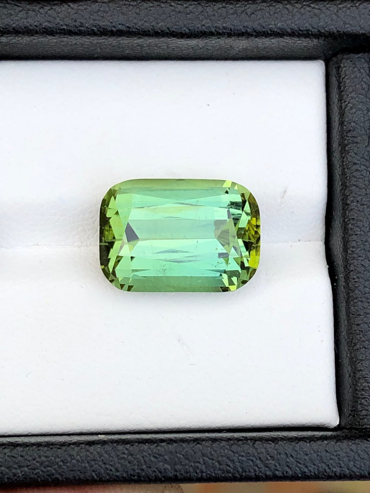 Green tourmaline 8.40 carat natural origin Afghanistan