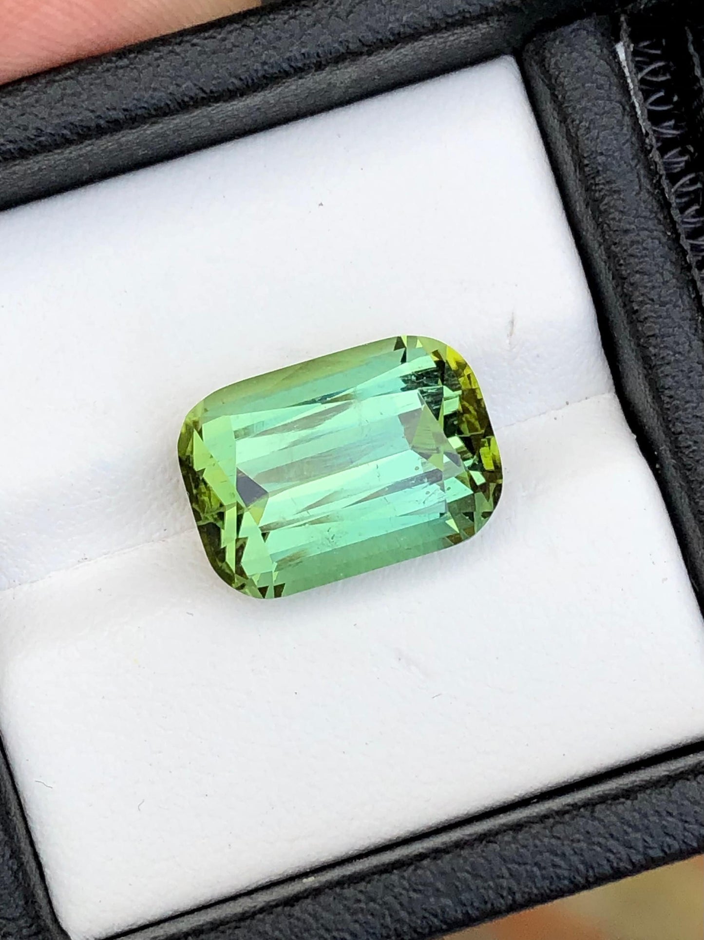 Green tourmaline 8.40 carat natural origin Afghanistan