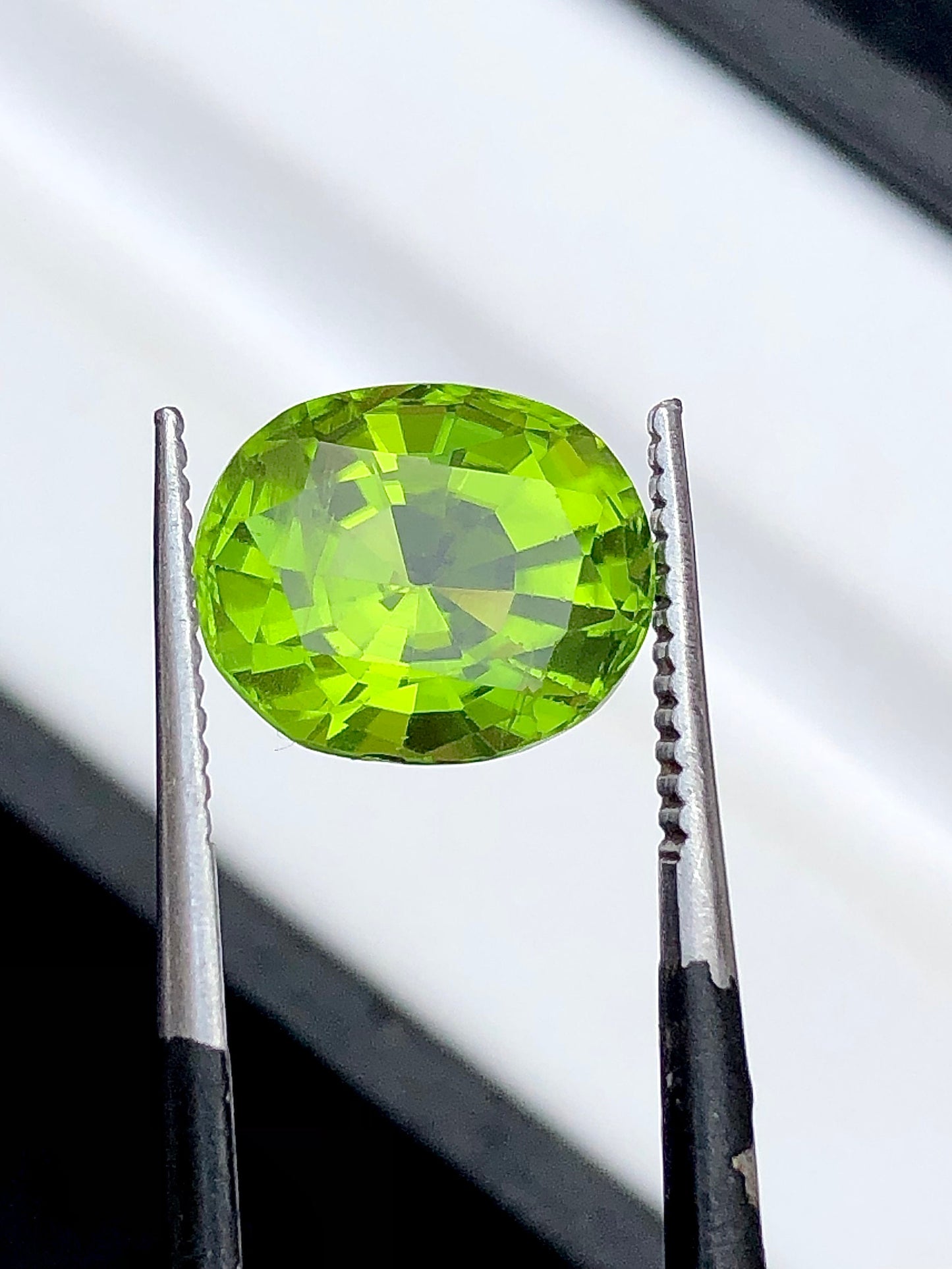 Natural oval shaped peridot 5.35 carats natural origin pakistan