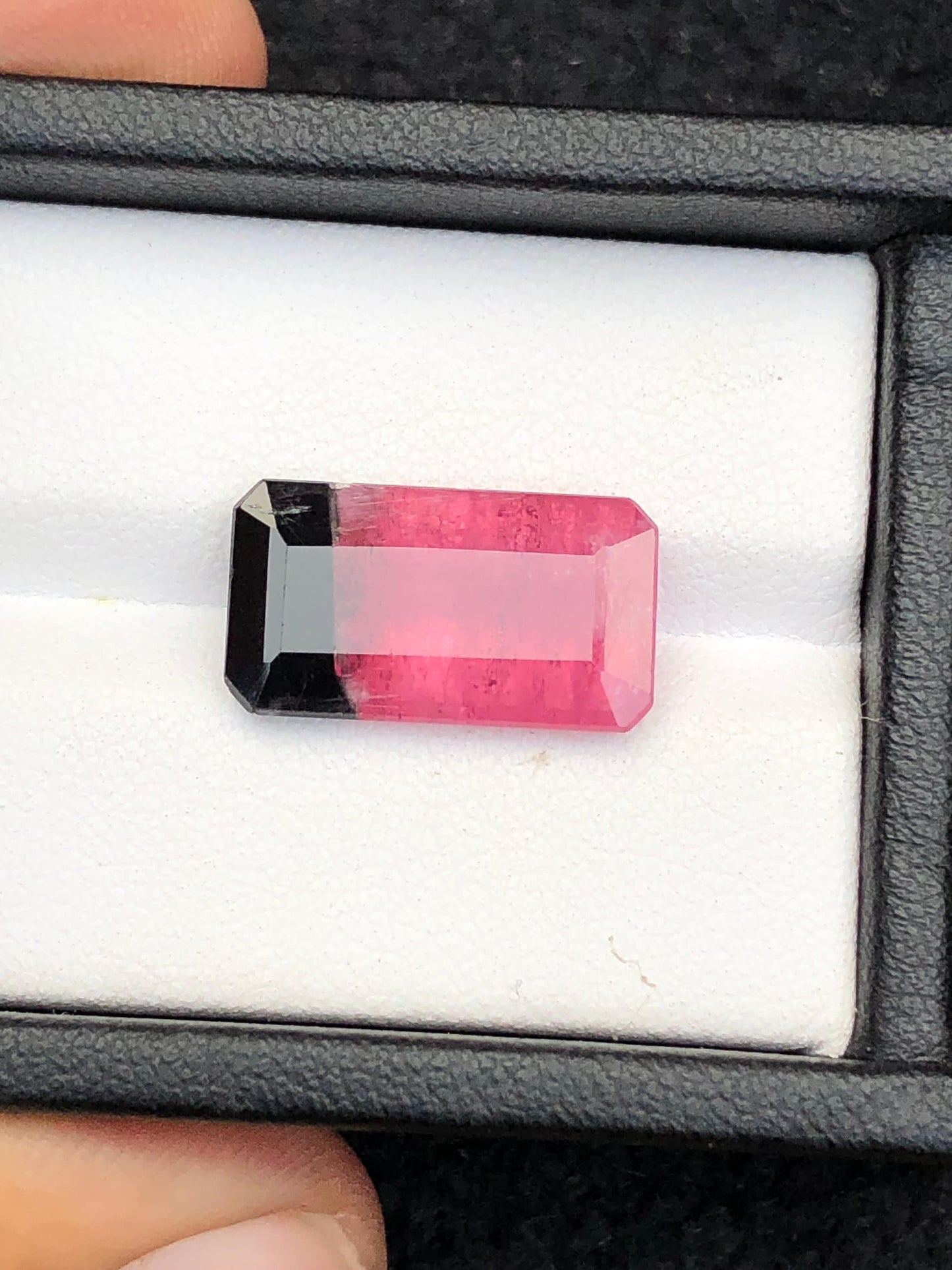 Bi colour tourmaline 7.75 carats natural origin Afghanistan