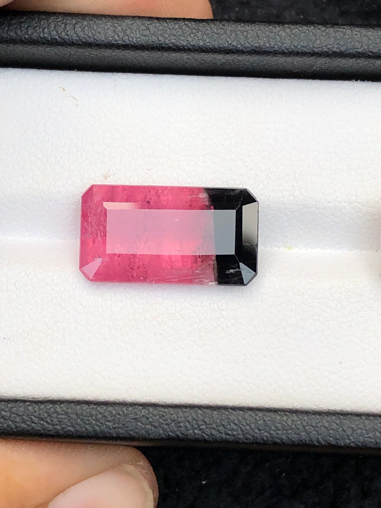 Bi colour tourmaline 7.75 carats natural origin Afghanistan