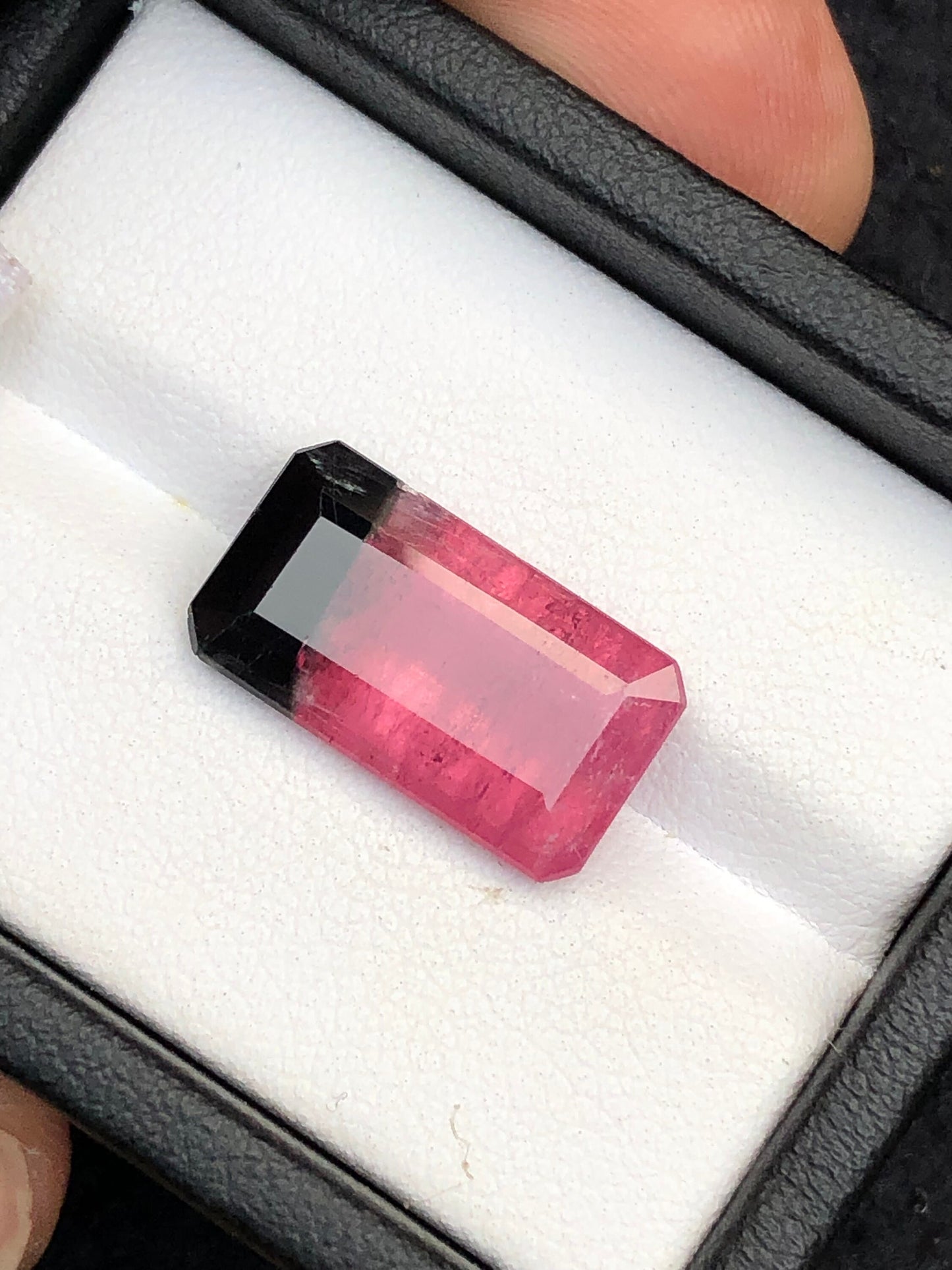 Bi colour tourmaline 7.75 carats natural origin Afghanistan